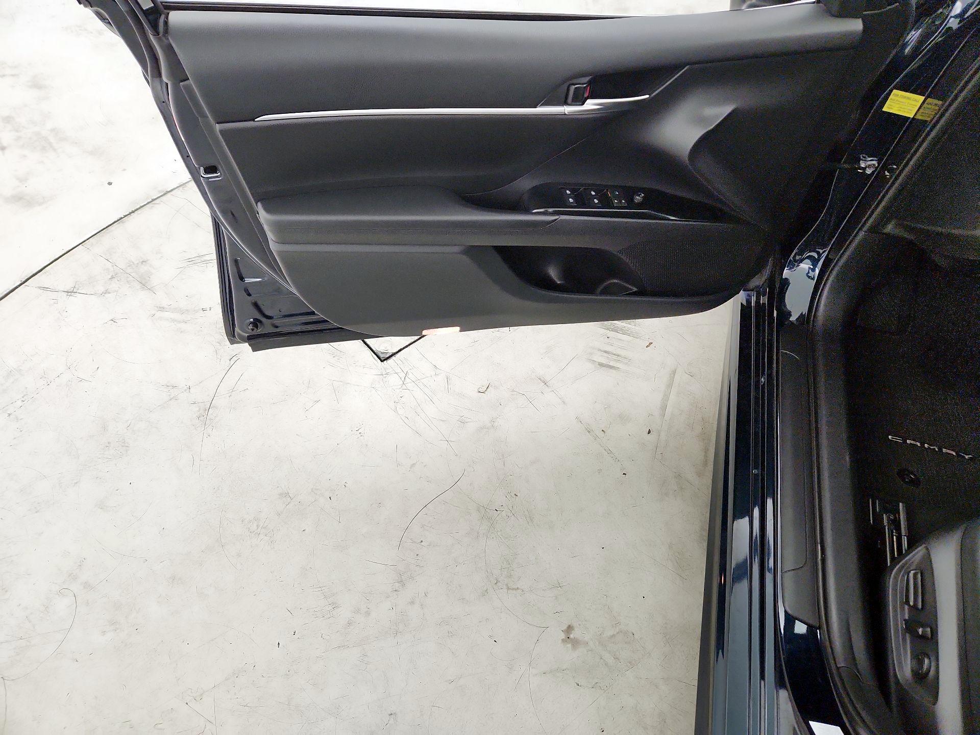 Thumbnail: 2019 Toyota Camry - 12