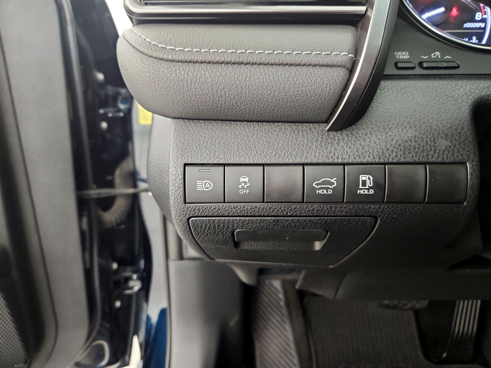 Thumbnail: 2019 Toyota Camry - 13