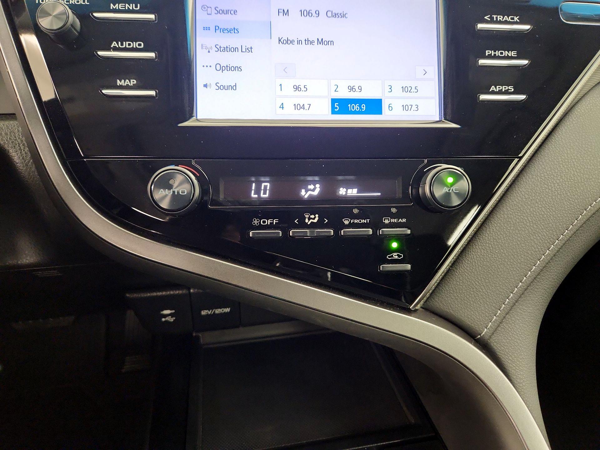 Thumbnail: 2019 Toyota Camry - 16