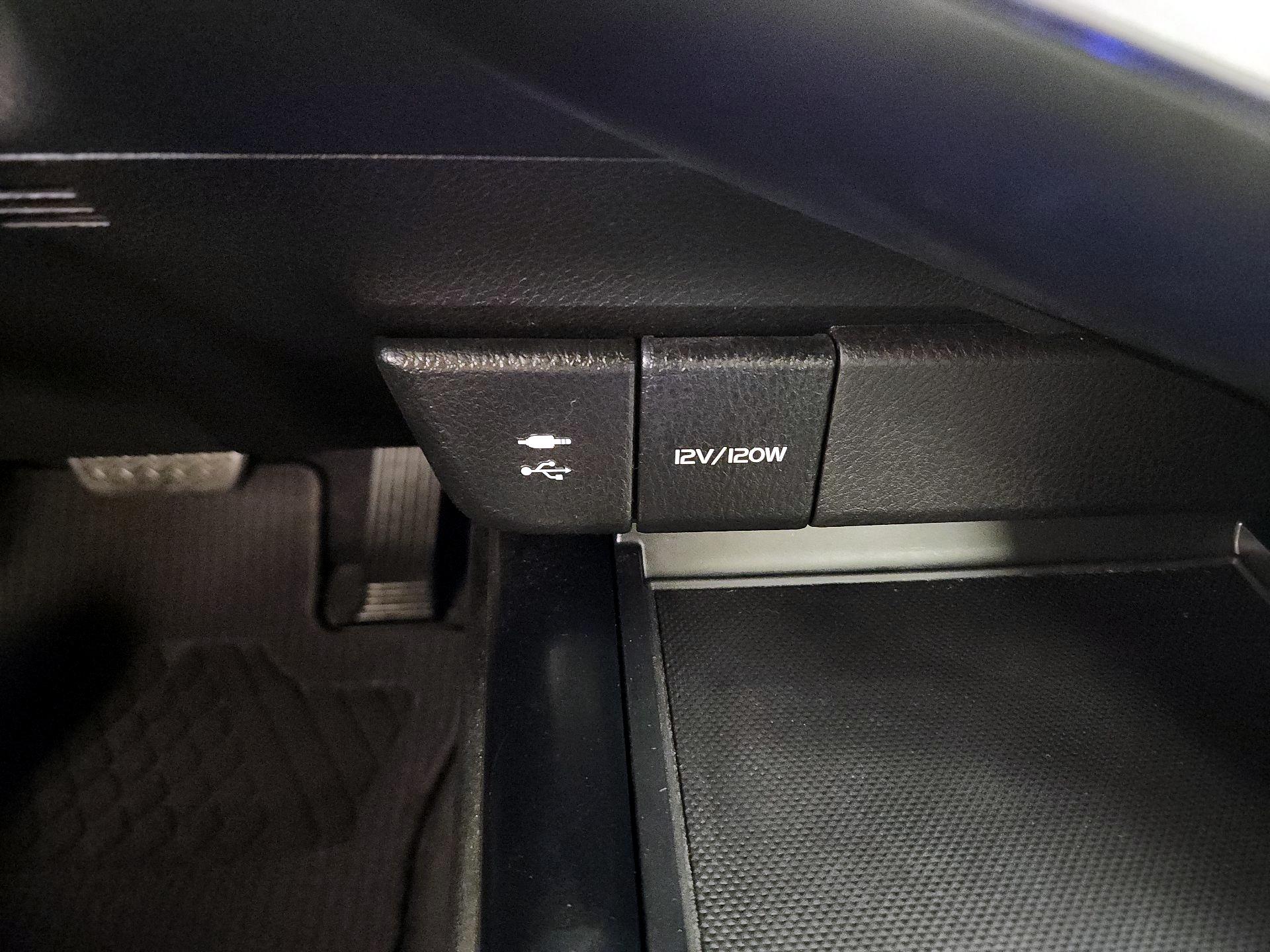 Thumbnail: 2019 Toyota Camry - 18