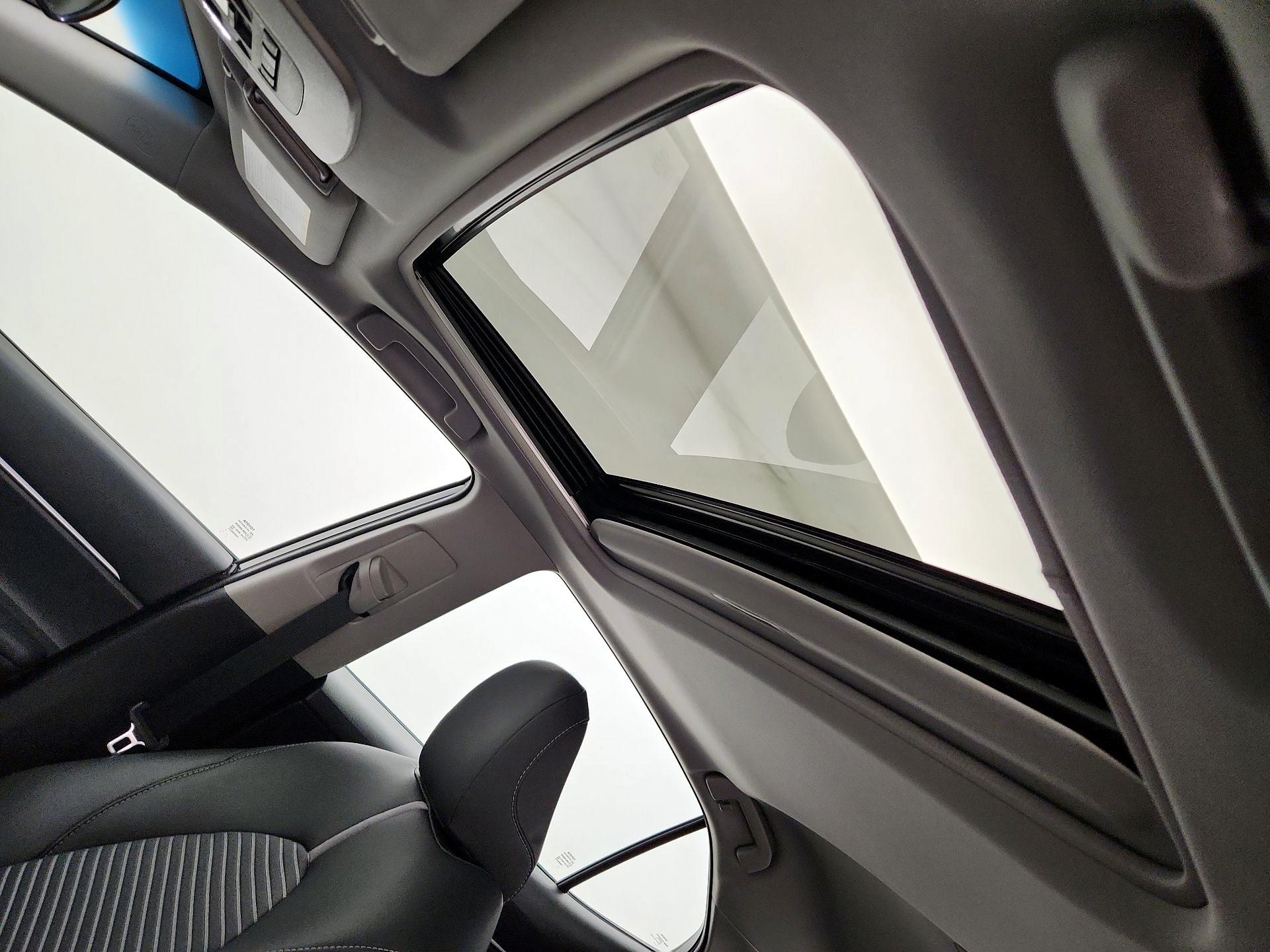 Thumbnail: 2019 Toyota Camry - 19