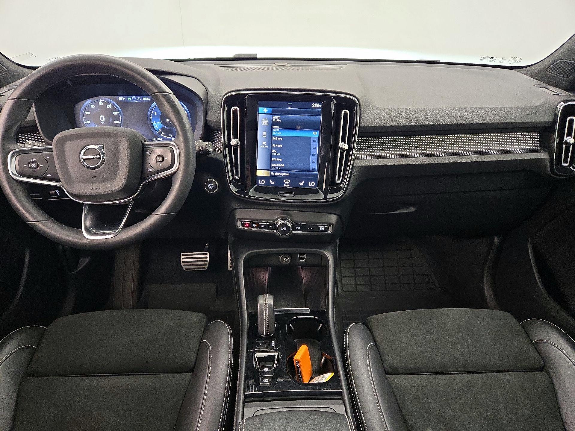 Thumbnail: 2022 Volvo XC40 - 9