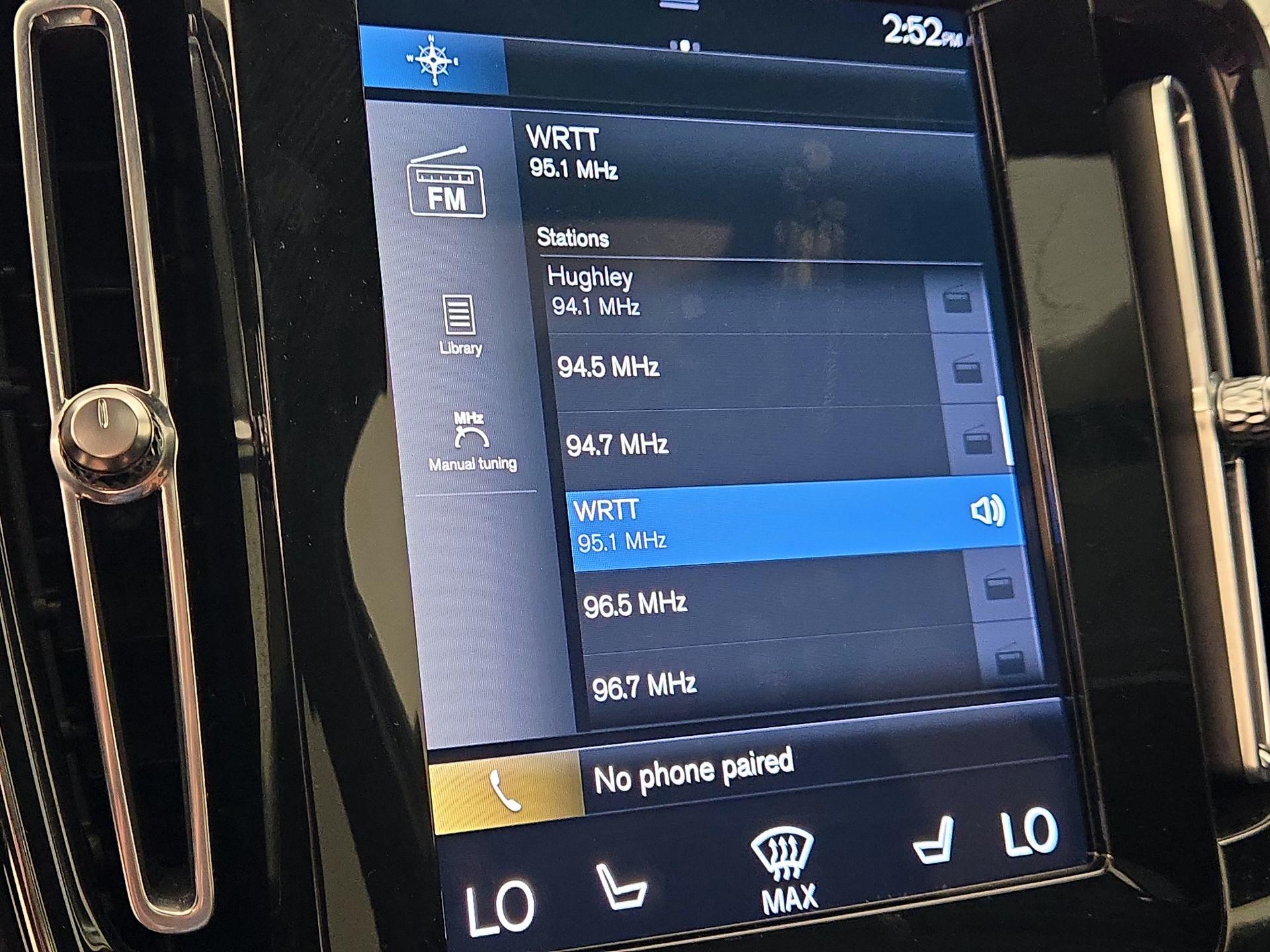 Thumbnail: 2022 Volvo XC40 - 15