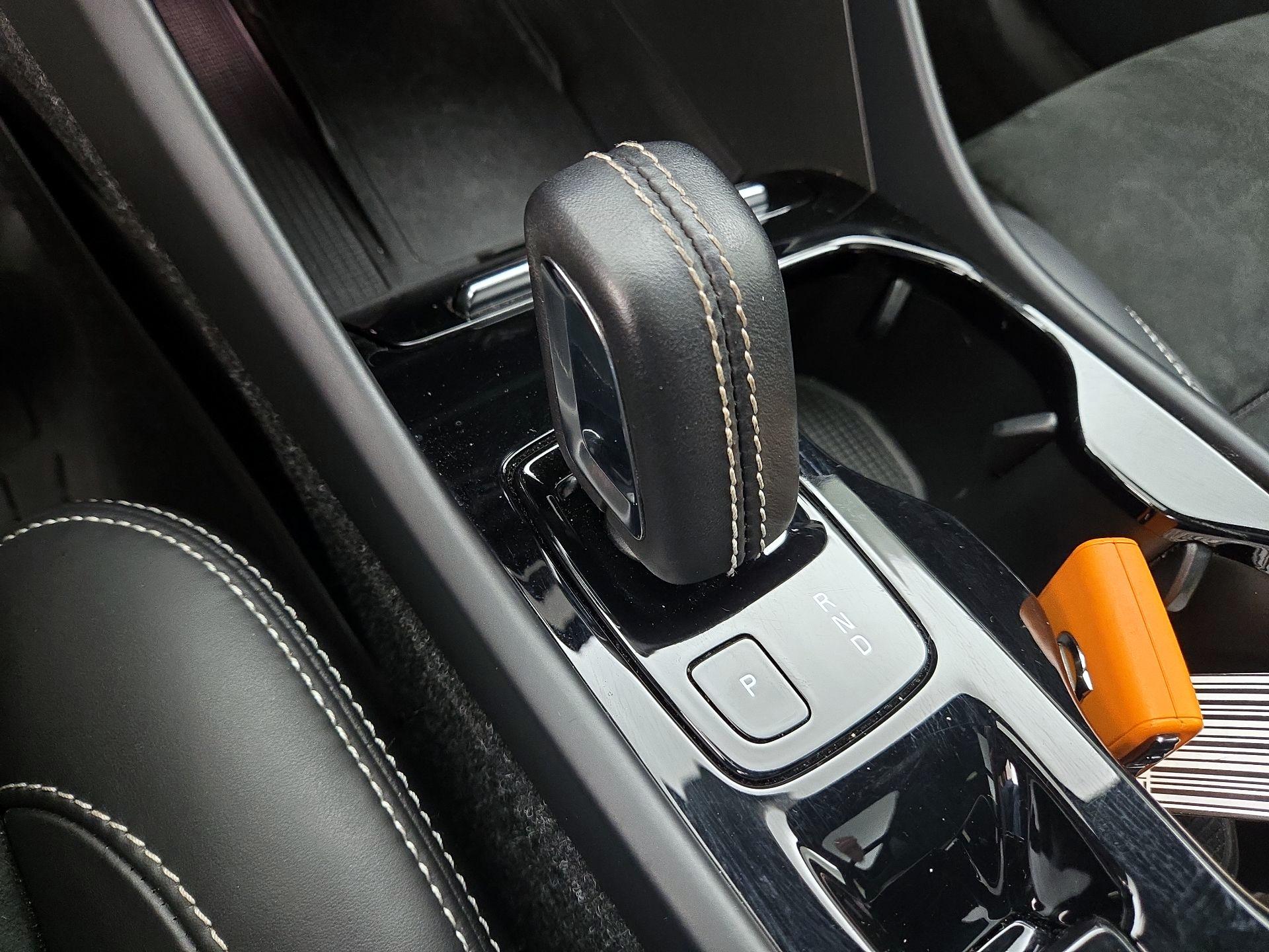 Thumbnail: 2022 Volvo XC40 - 17