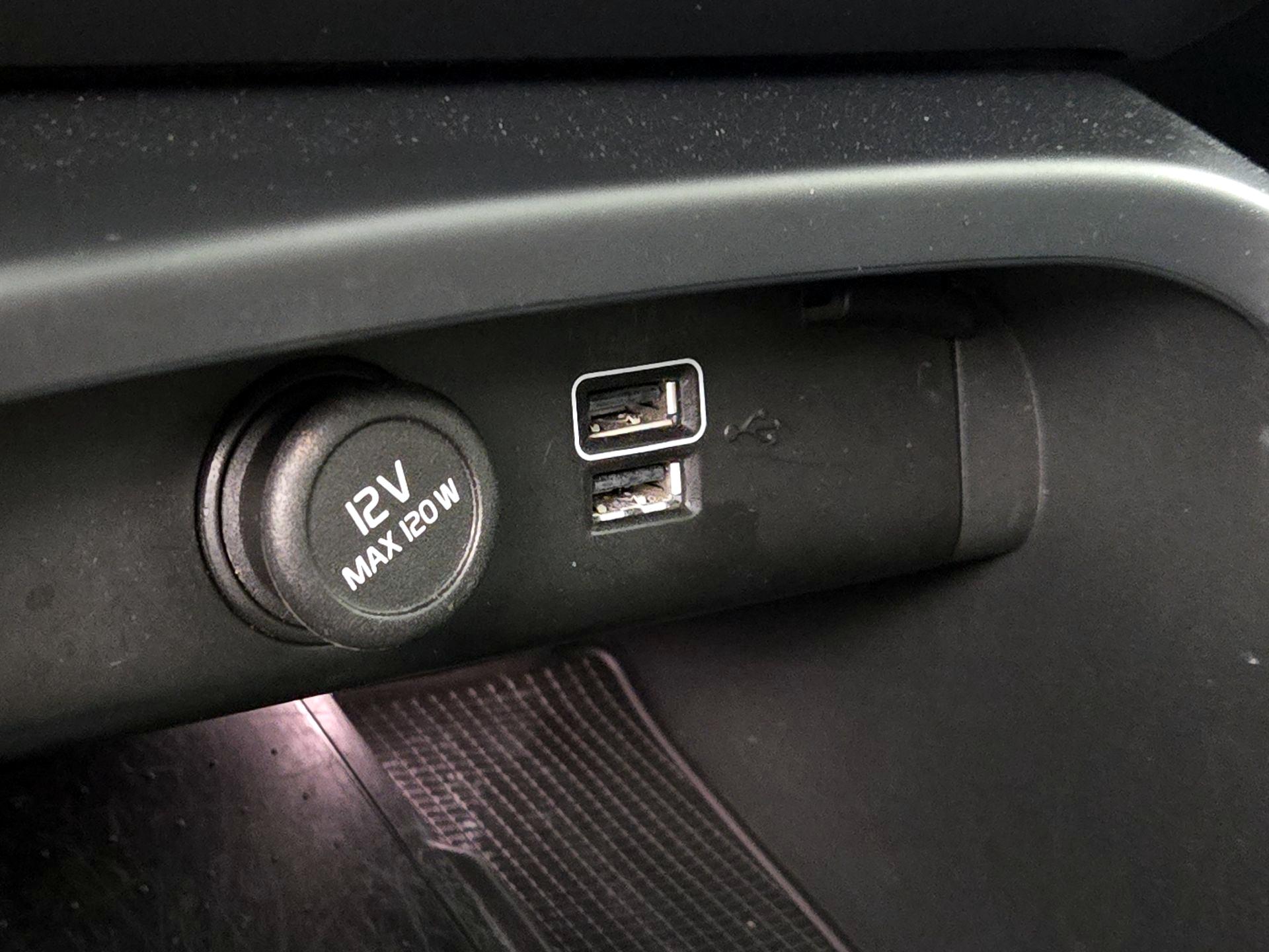 Thumbnail: 2022 Volvo XC40 - 18