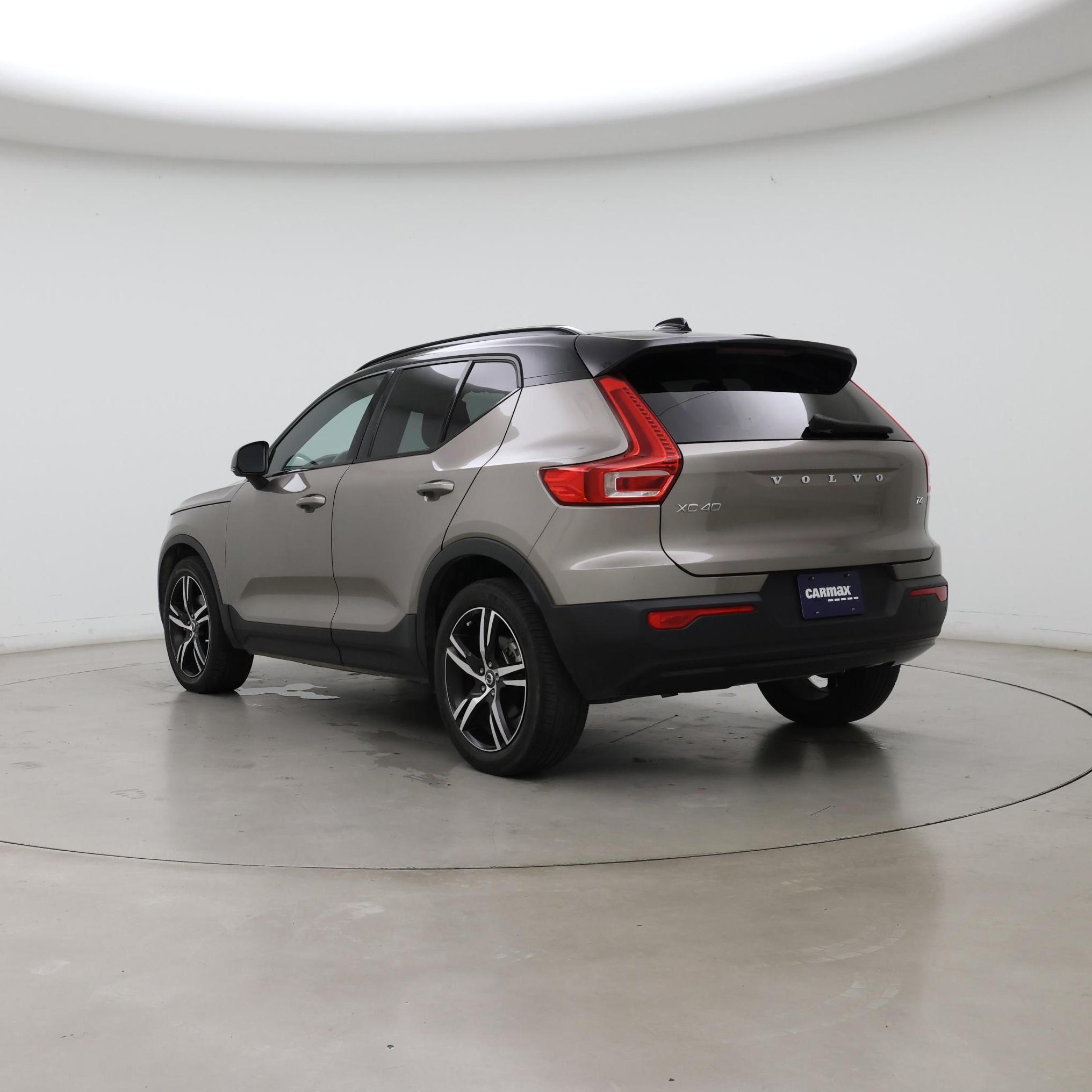Thumbnail: 2022 Volvo XC40 - 2