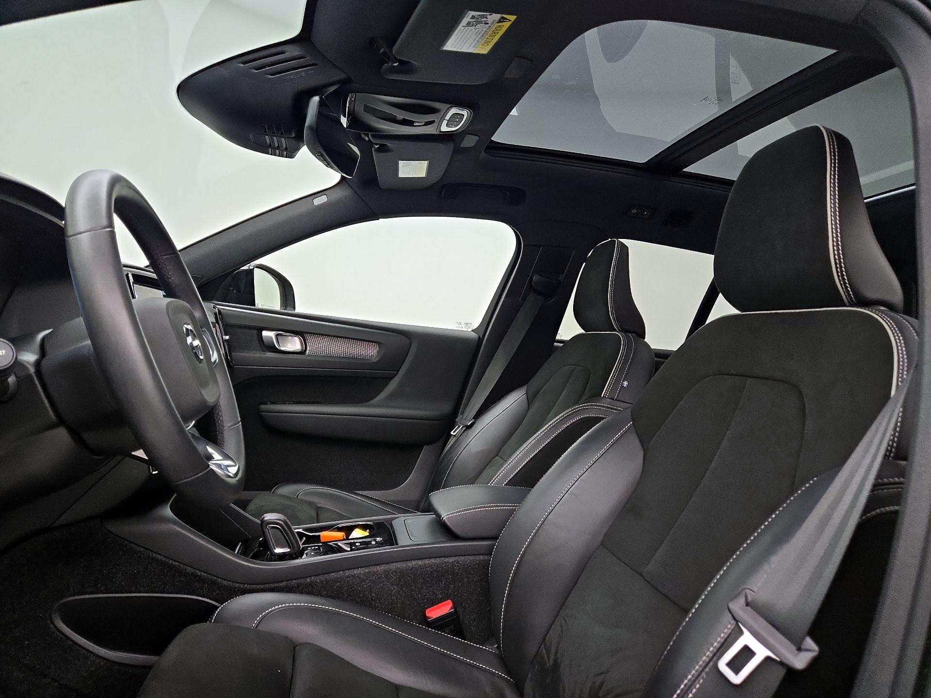 Thumbnail: 2022 Volvo XC40 - 19