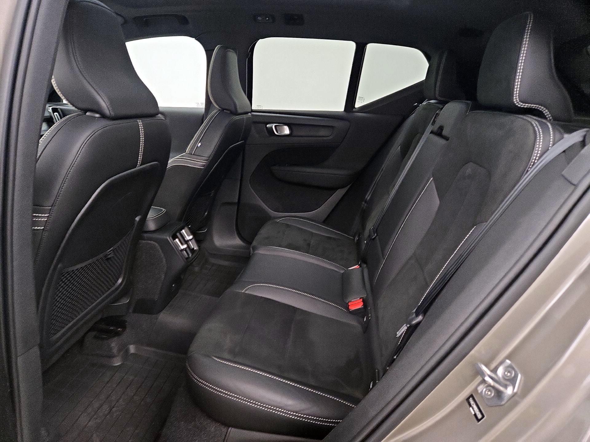 Thumbnail: 2022 Volvo XC40 - 20