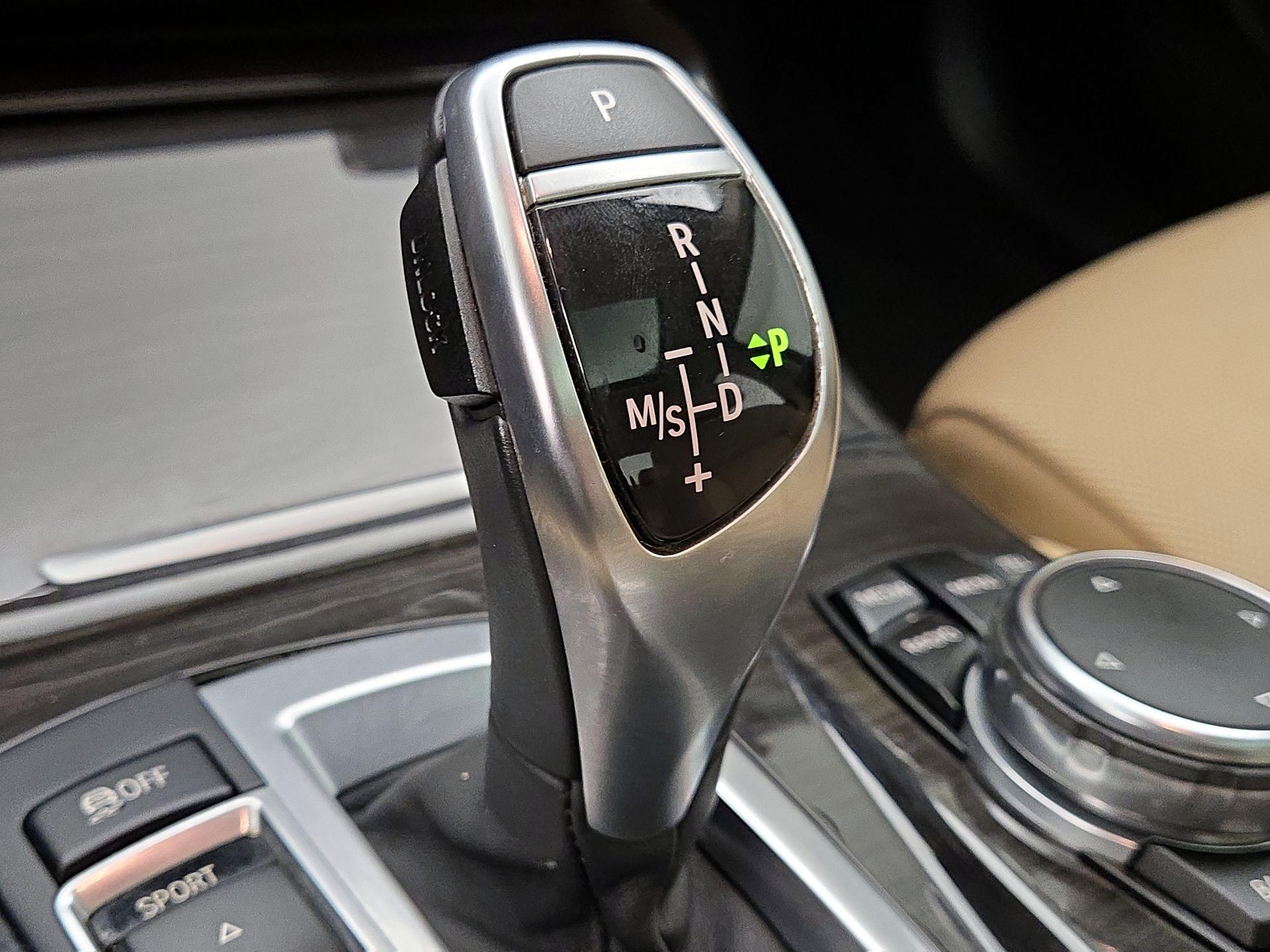 Thumbnail: 2016 BMW 5 Series - 16