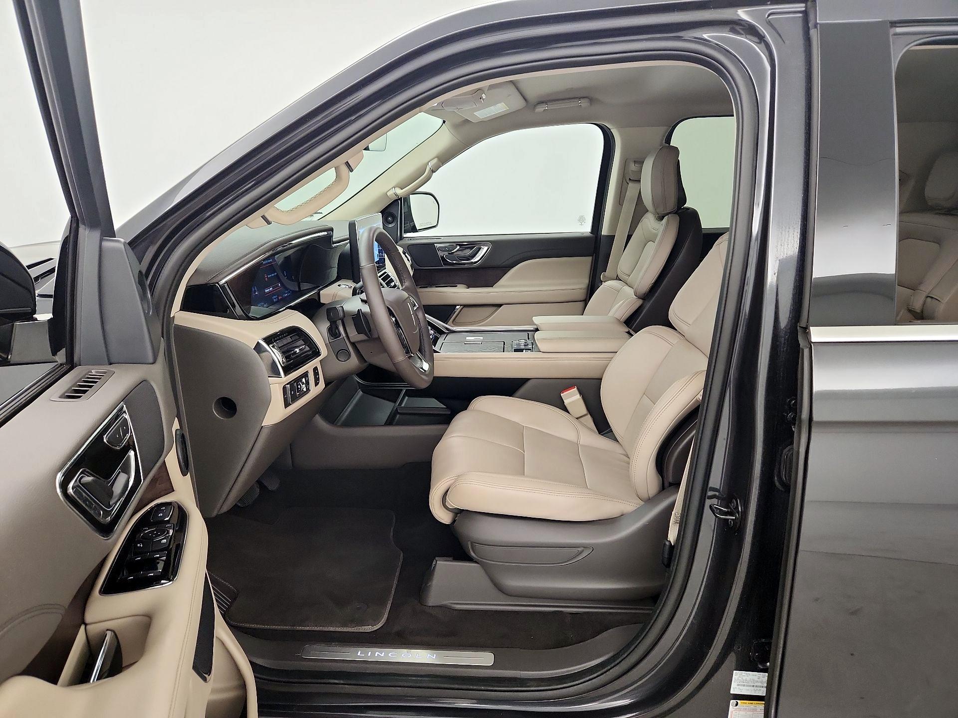 Thumbnail: 2022 Lincoln Navigator - 11