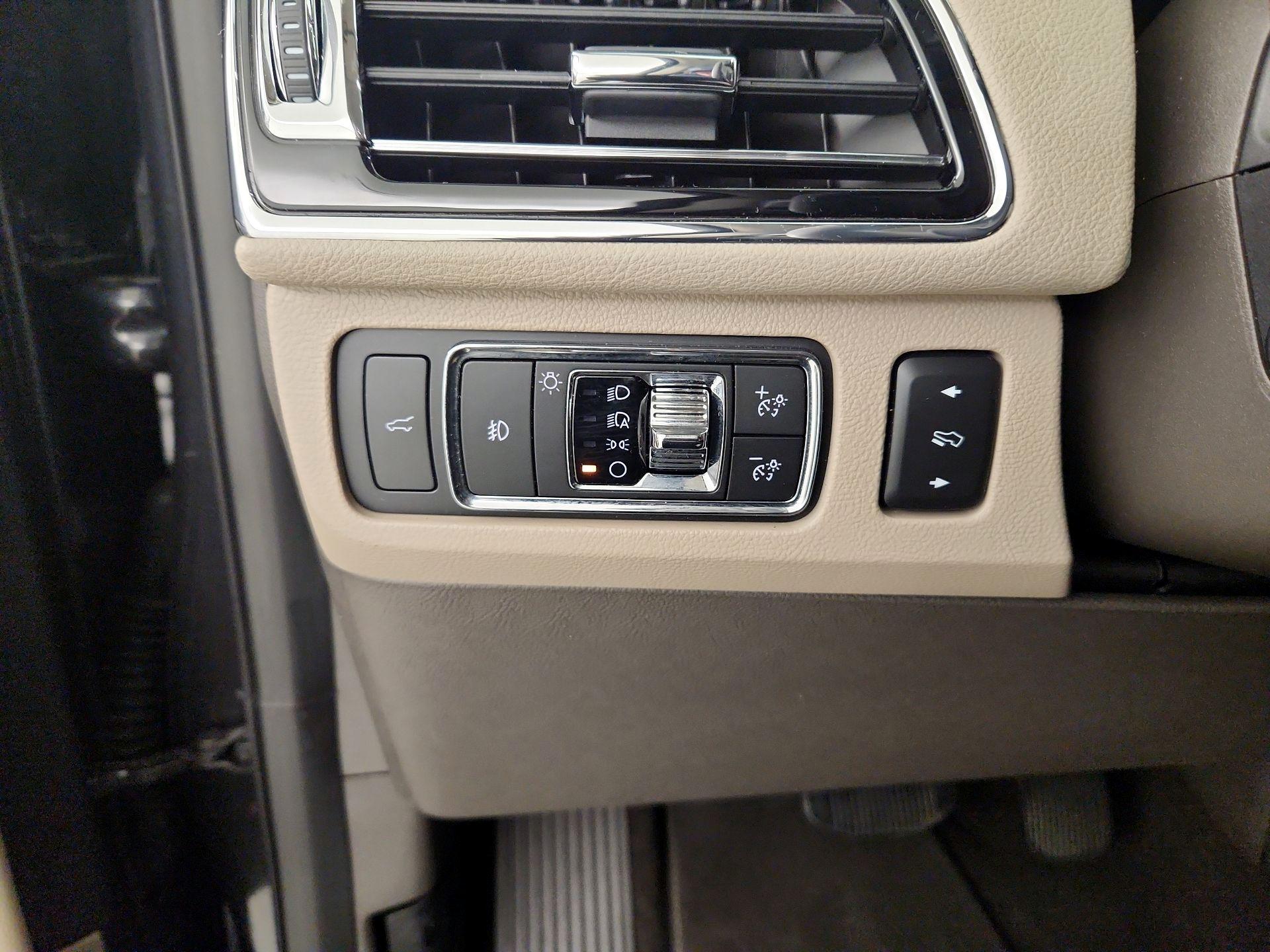 Thumbnail: 2022 Lincoln Navigator - 13