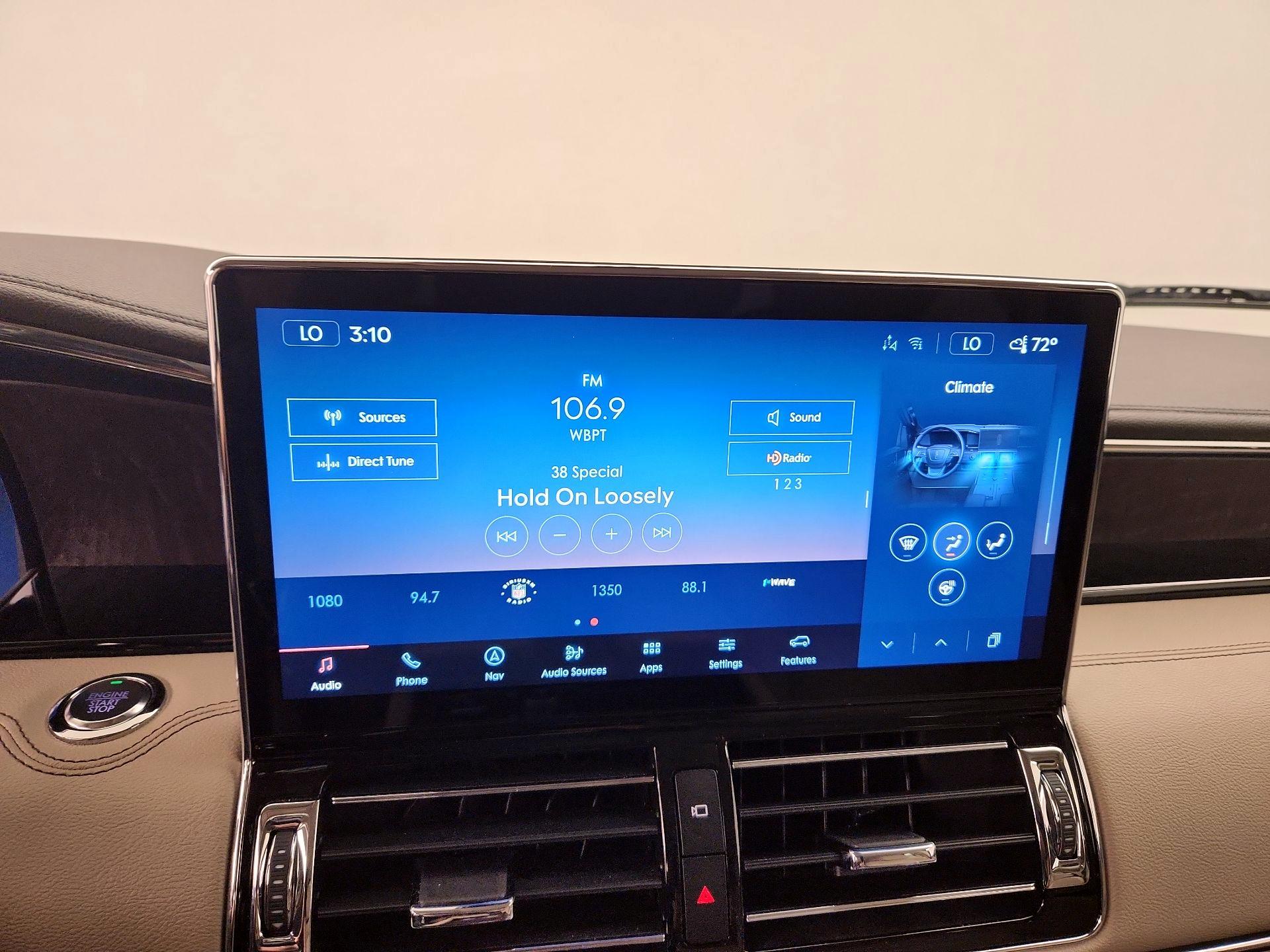 Thumbnail: 2022 Lincoln Navigator - 16