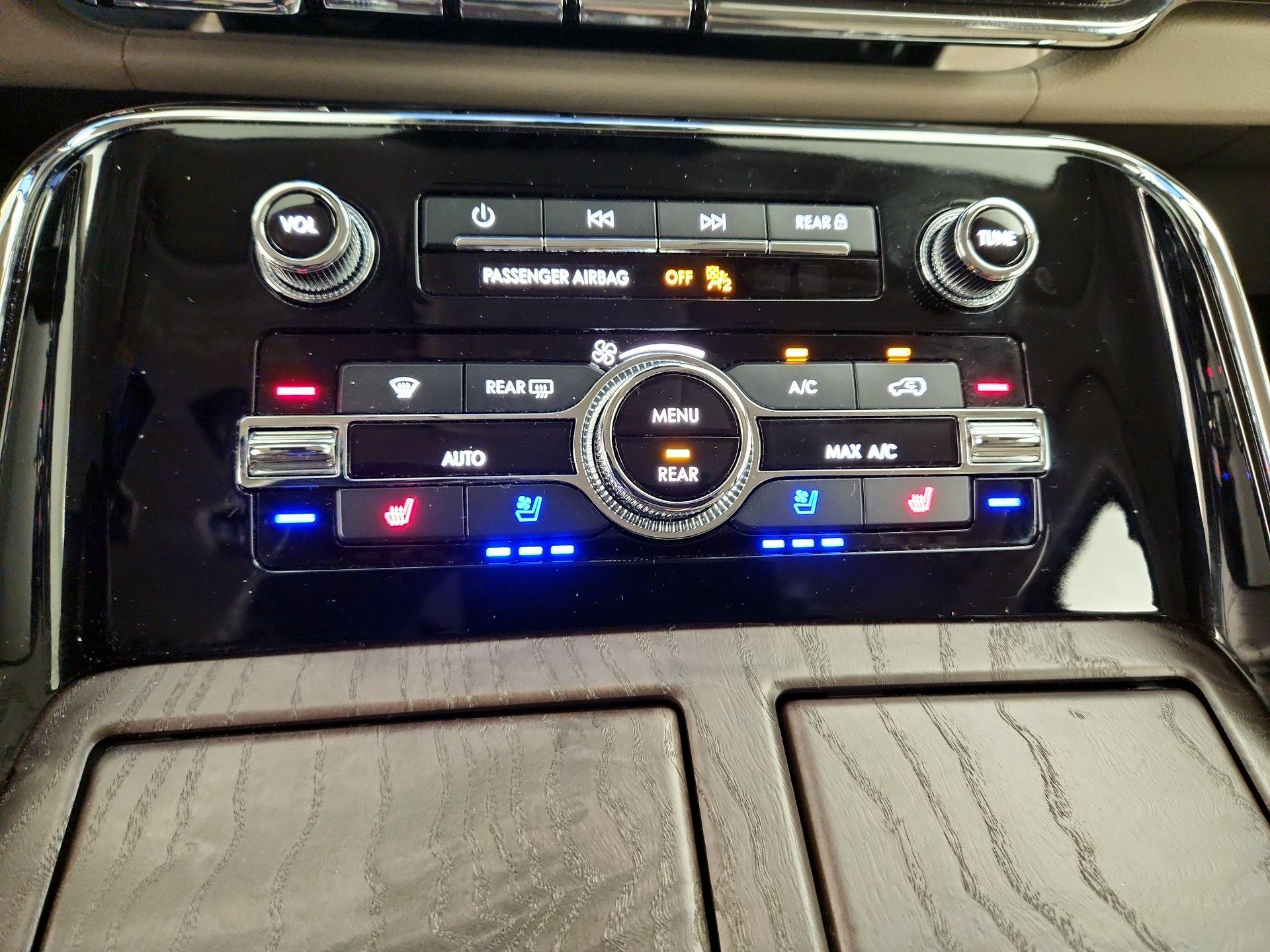 Thumbnail: 2022 Lincoln Navigator - 17