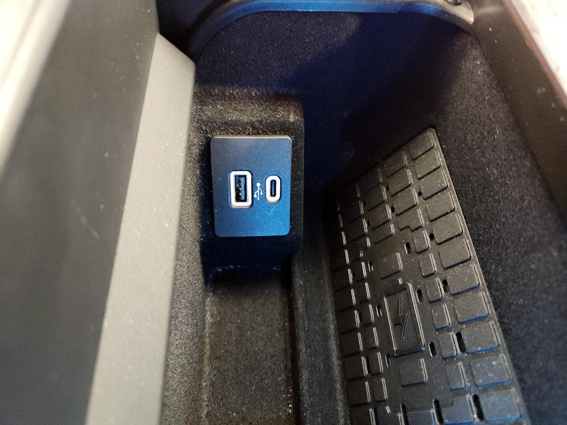 Thumbnail: 2022 Lincoln Navigator - 19