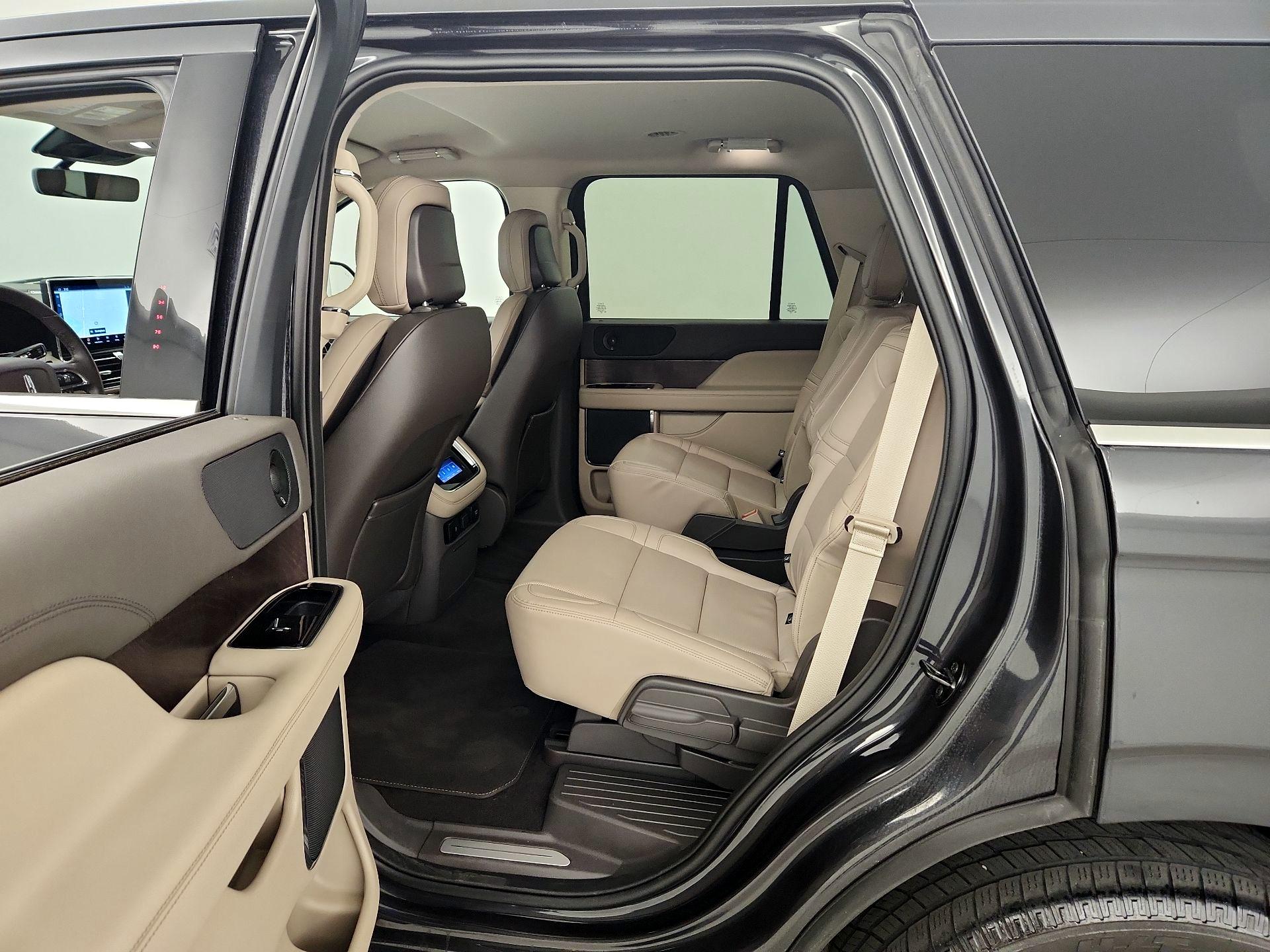 Thumbnail: 2022 Lincoln Navigator - 20