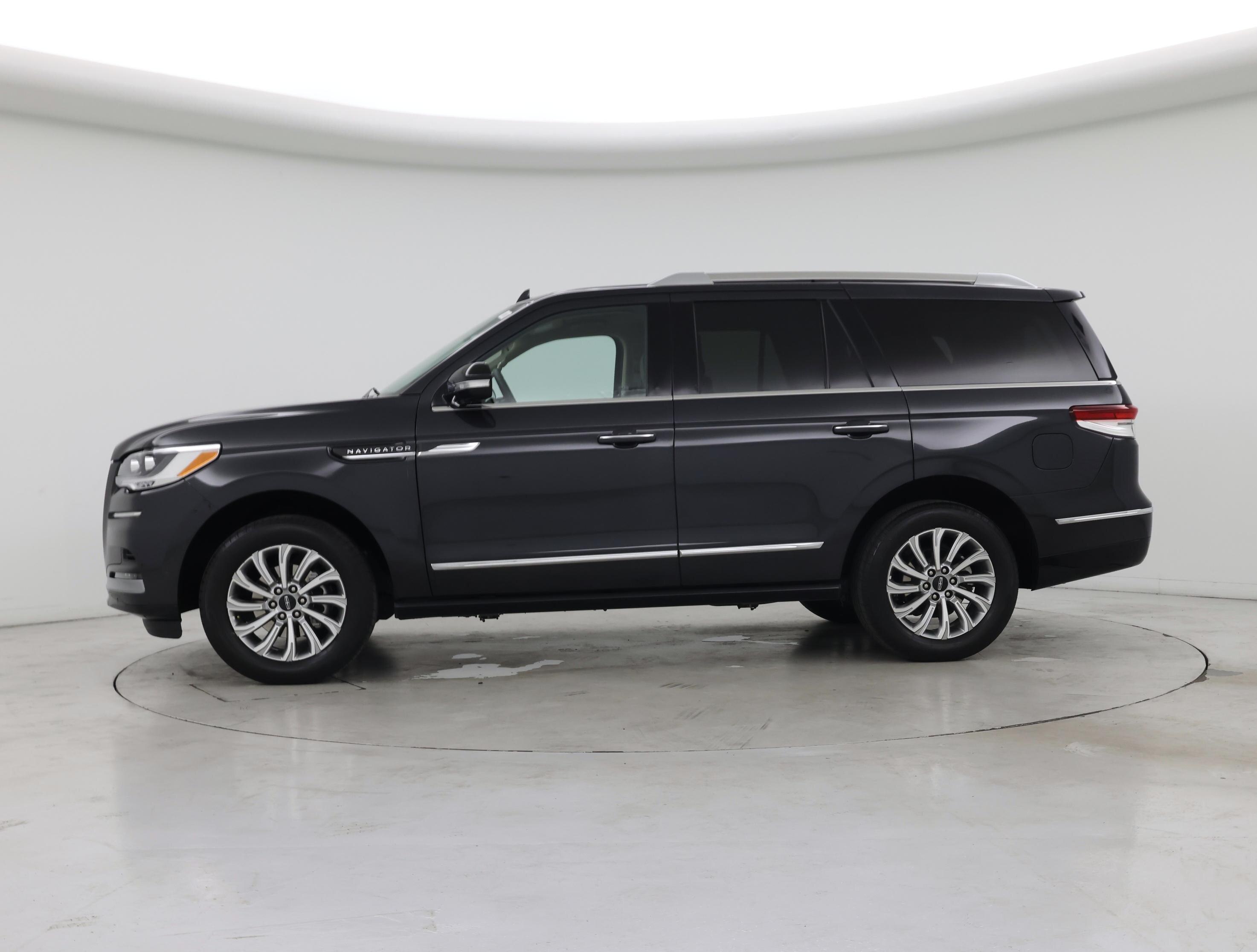 Thumbnail: 2022 Lincoln Navigator - 3