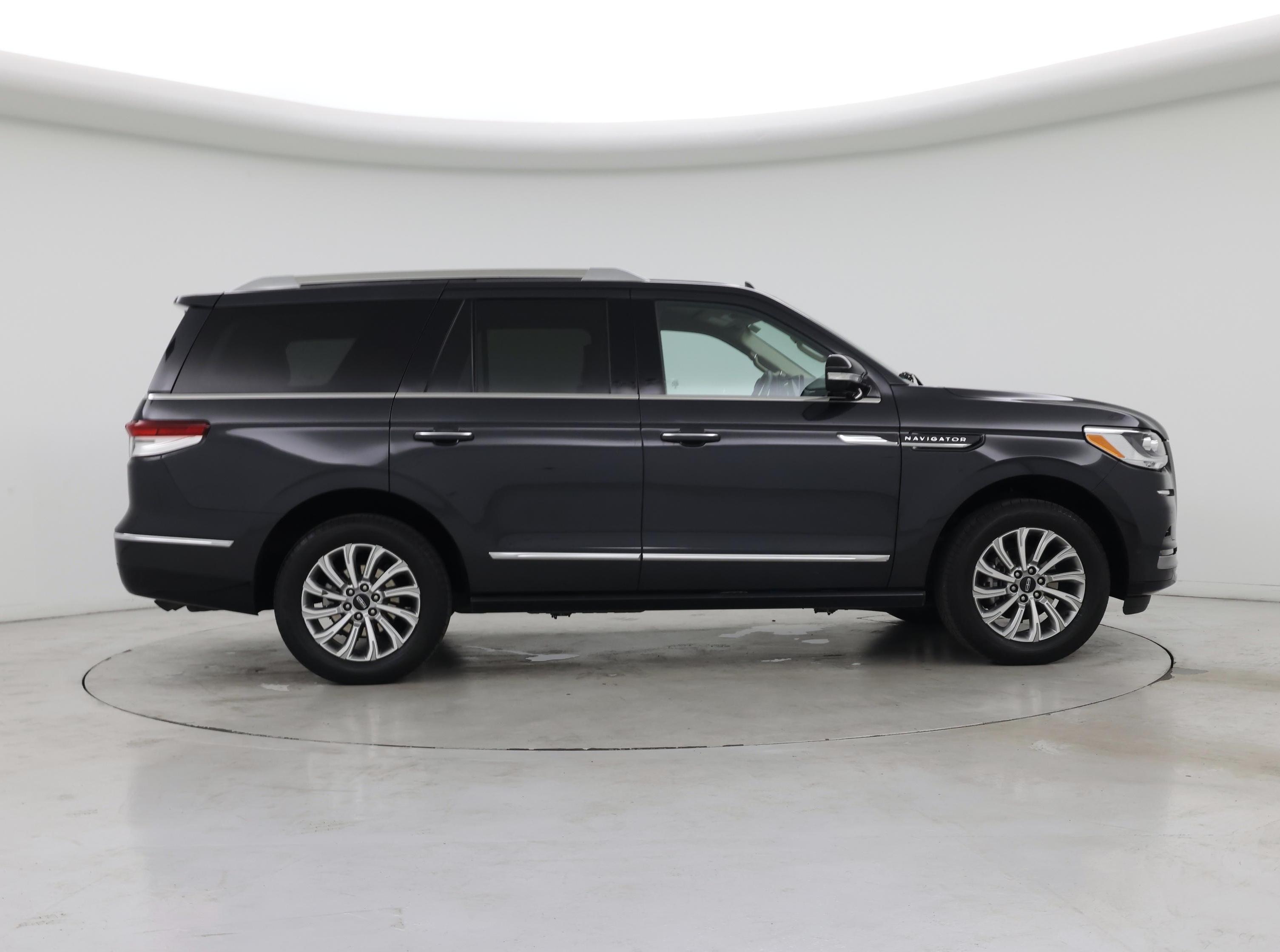 Thumbnail: 2022 Lincoln Navigator - 7