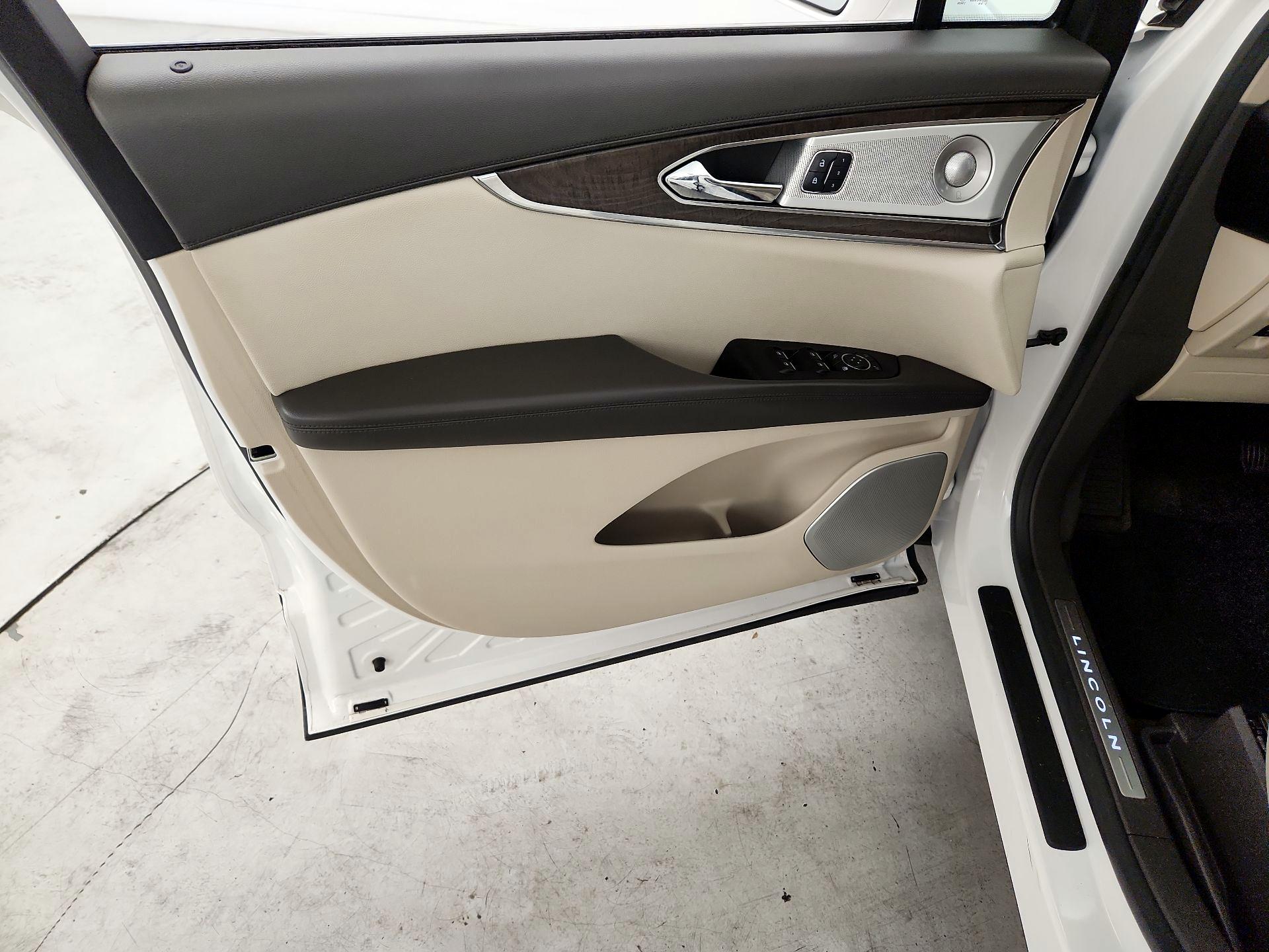 Thumbnail: 2017 Lincoln MKX - 12