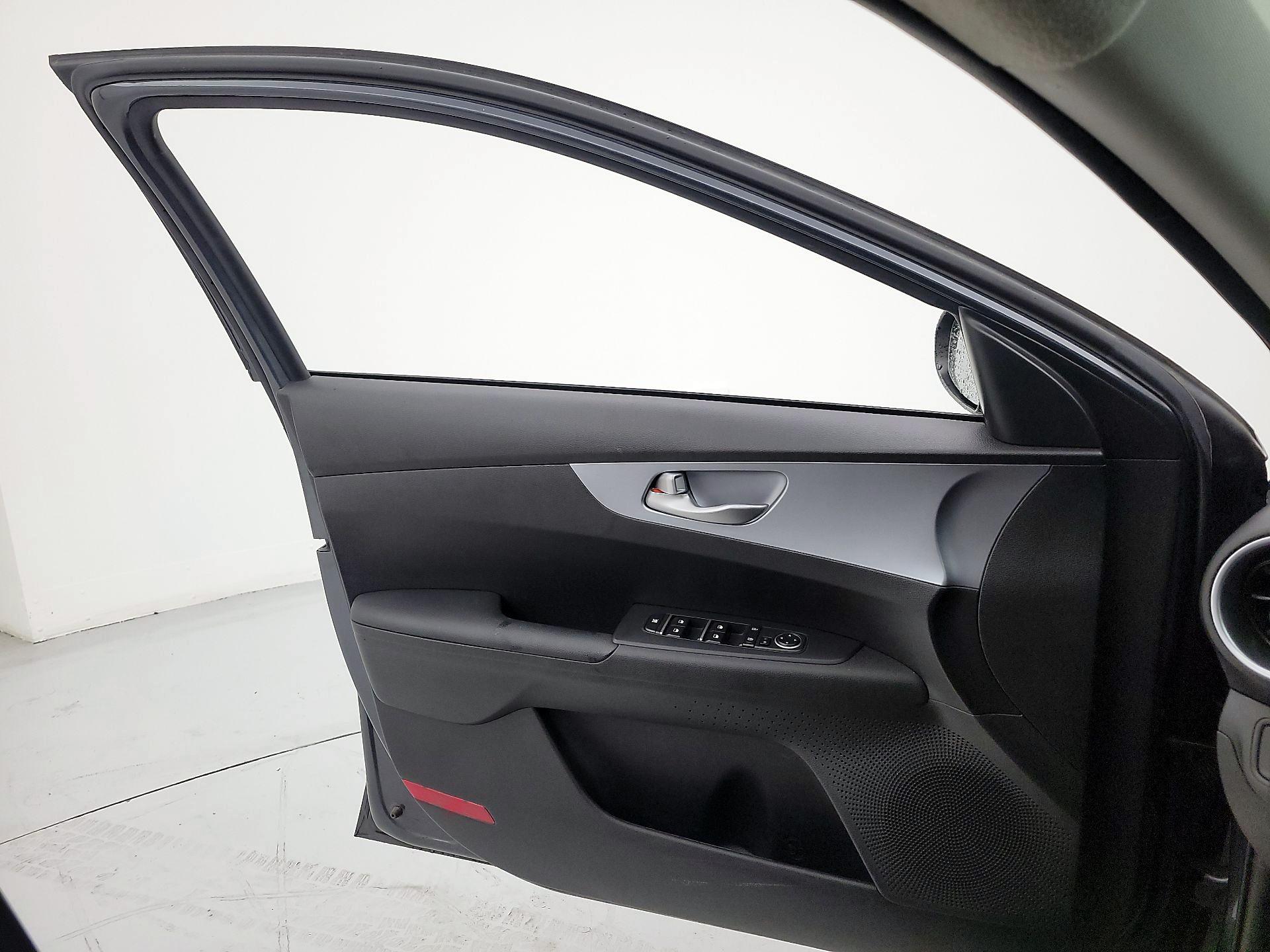 Thumbnail: 2023 Kia Forte - 12