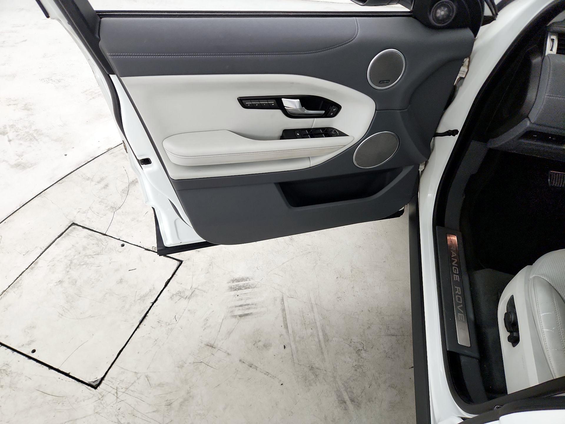 Thumbnail: 2017 Land Rover Range Rover Evoque - 12