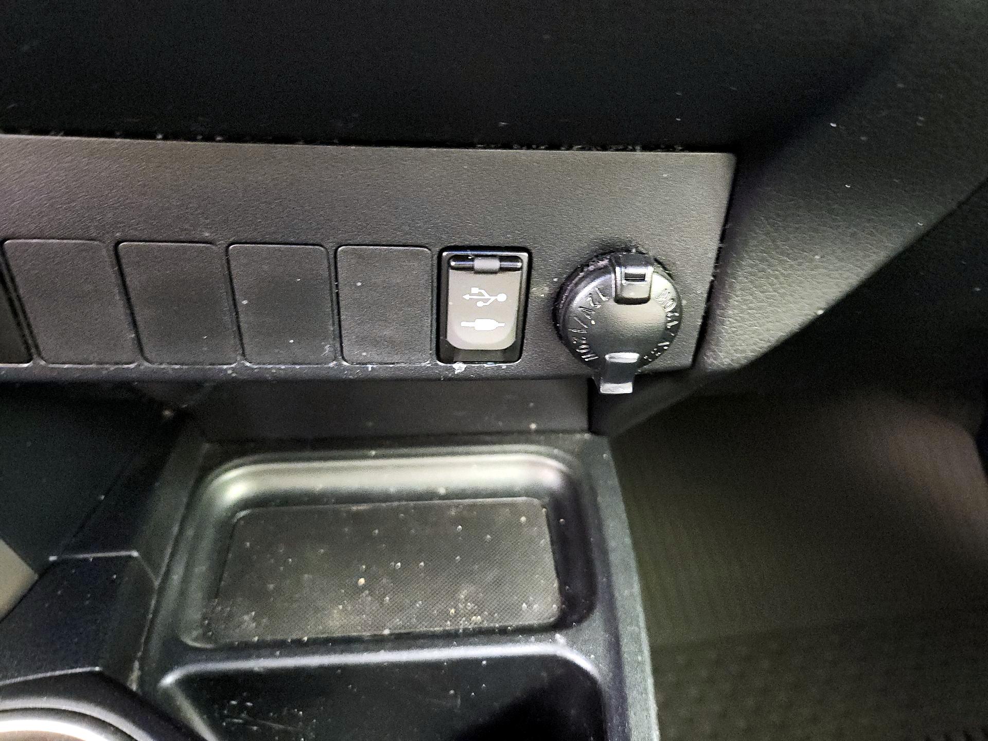 Thumbnail: 2017 Toyota RAV4 - 19