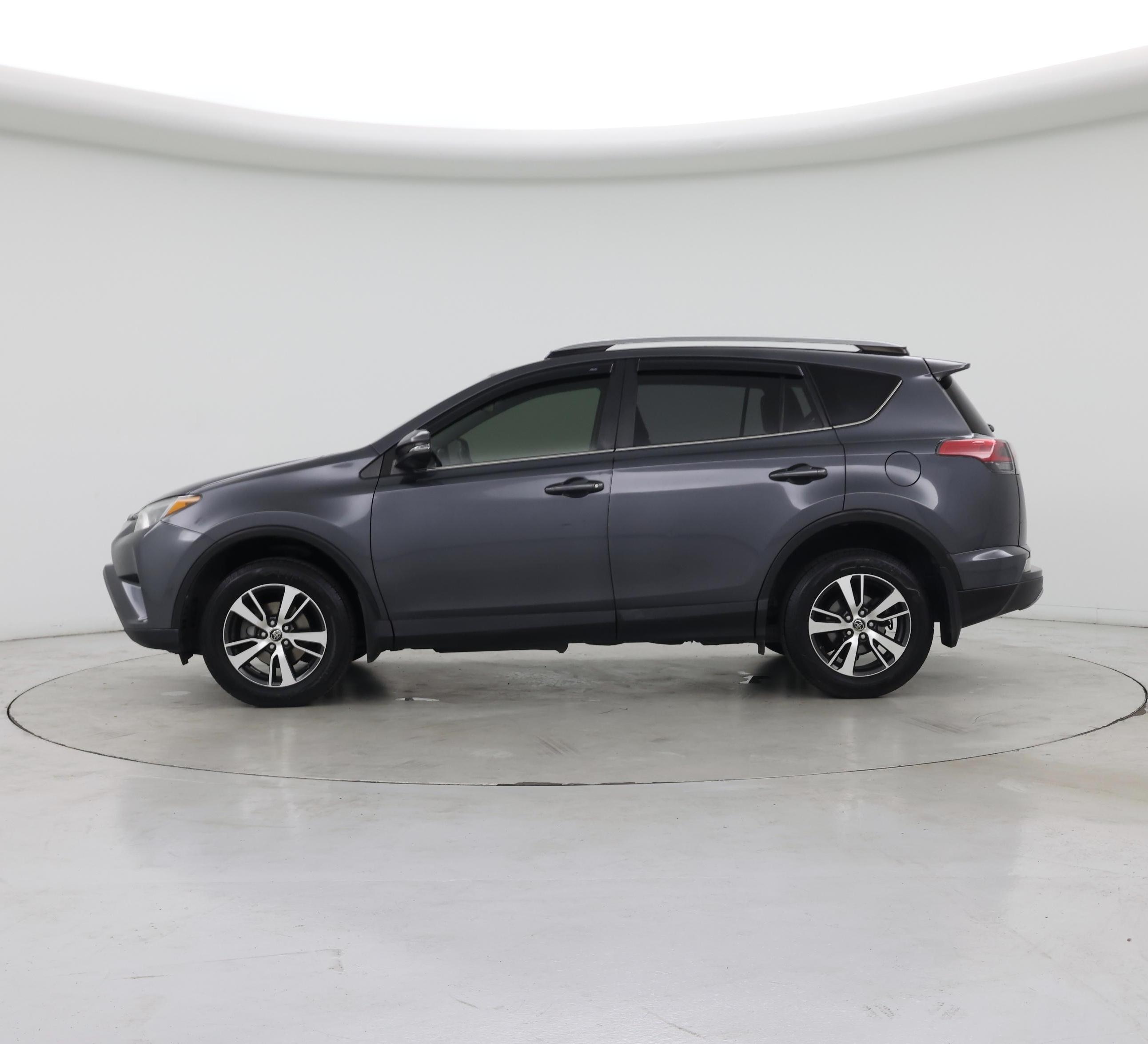 Thumbnail: 2017 Toyota RAV4 - 3