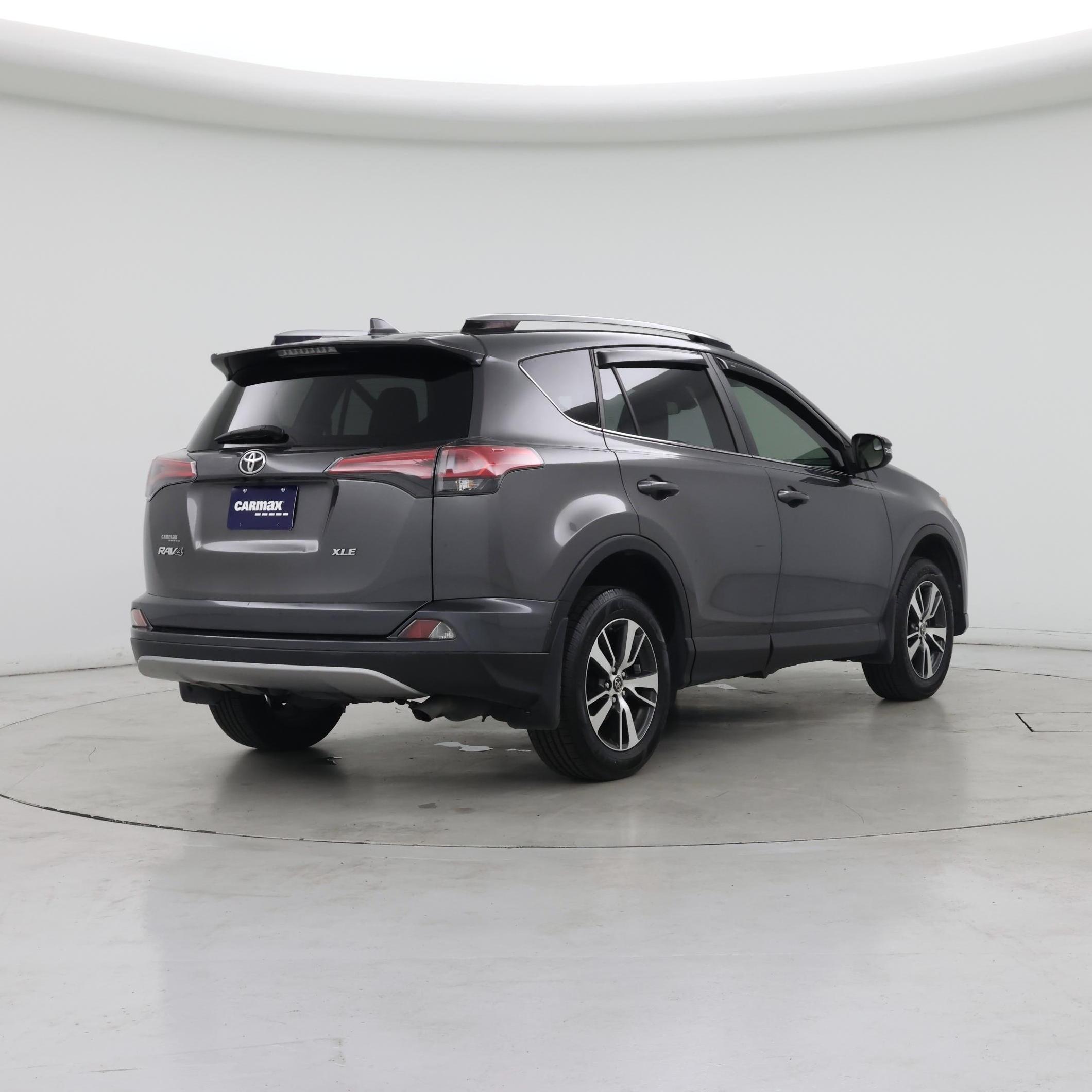 Thumbnail: 2017 Toyota RAV4 - 8