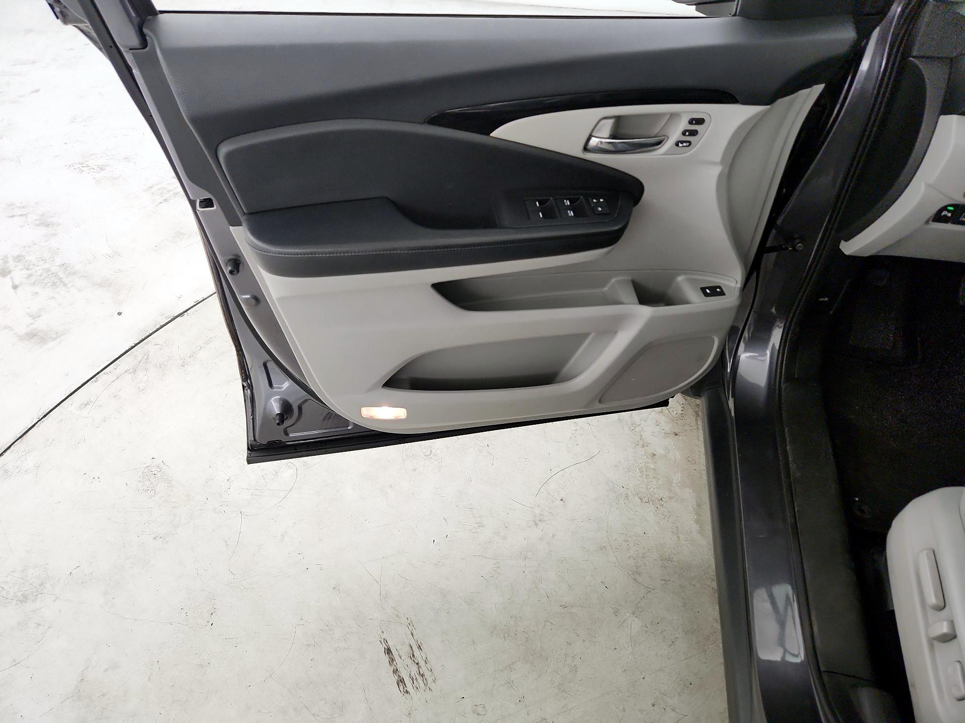 Thumbnail: 2018 Honda Pilot - 12