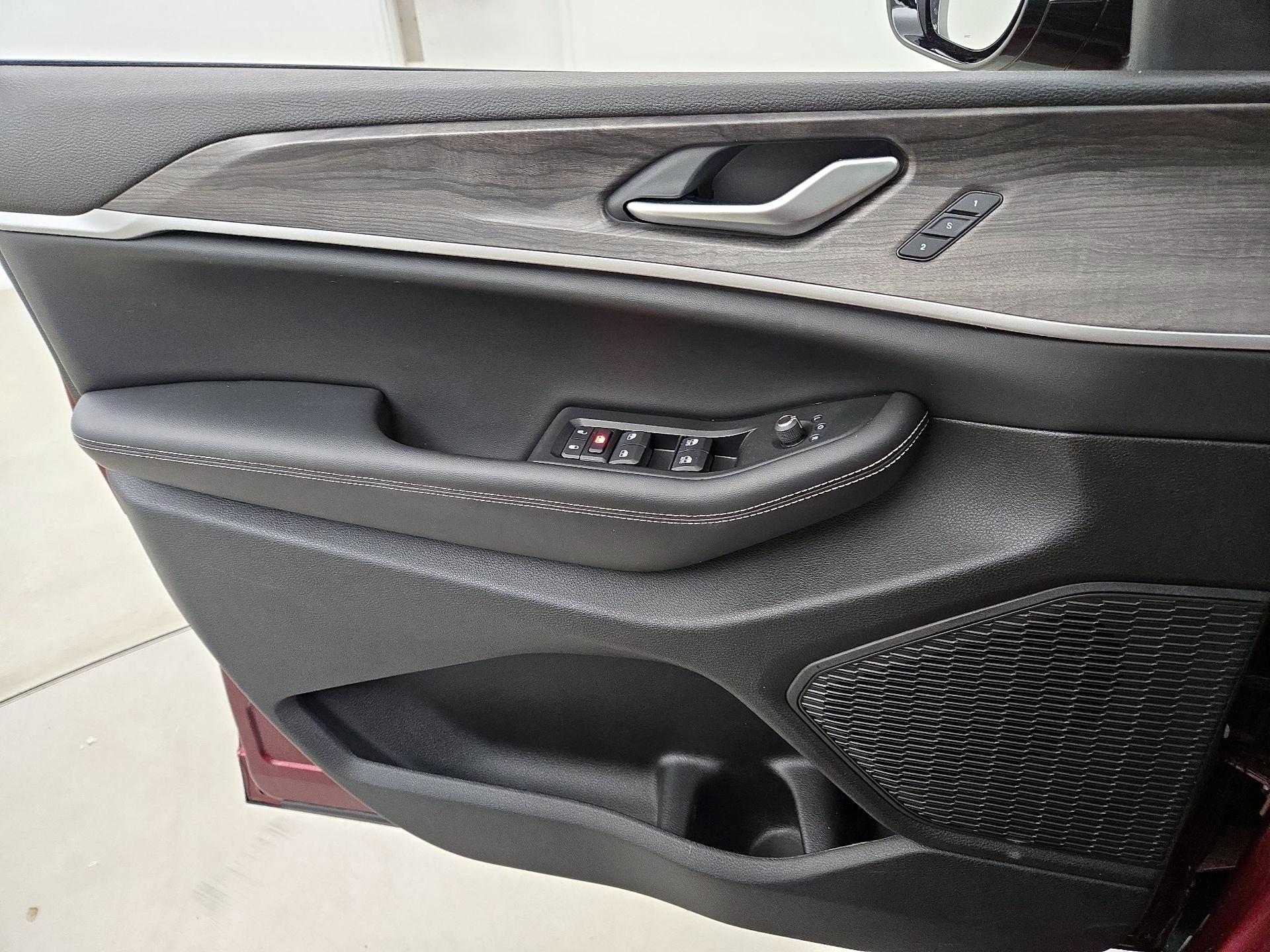 Thumbnail: 2024 Jeep Grand Cherokee - 12
