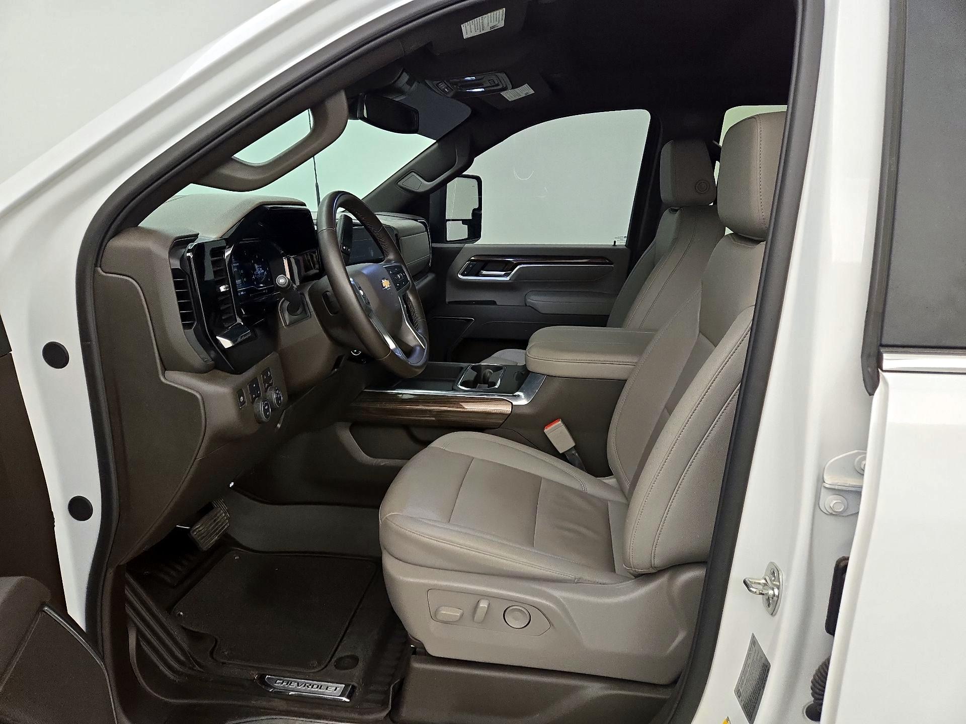 Thumbnail: 2025 Chevrolet Silverado 3500 - 11