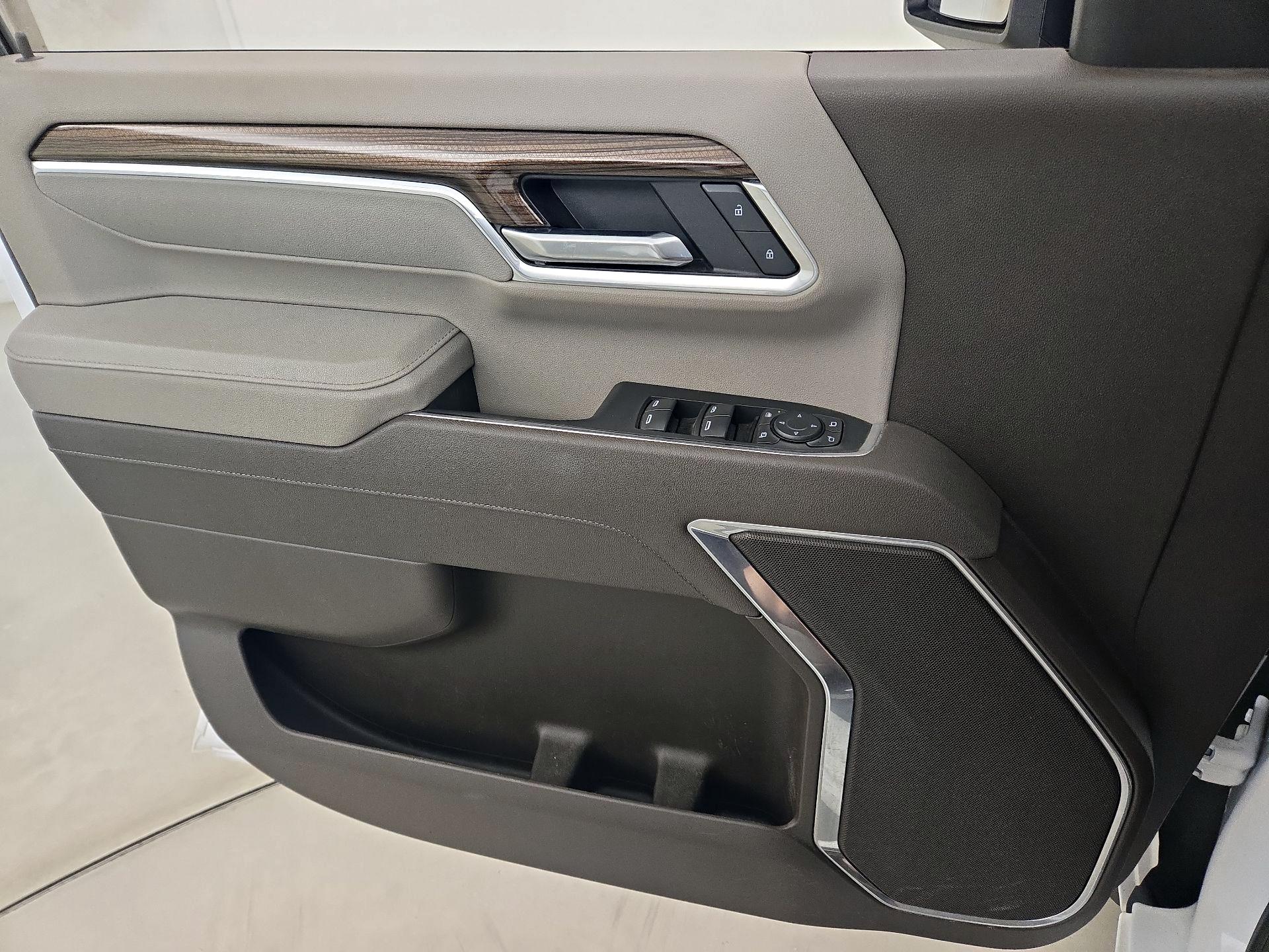 Thumbnail: 2025 Chevrolet Silverado 3500 - 12
