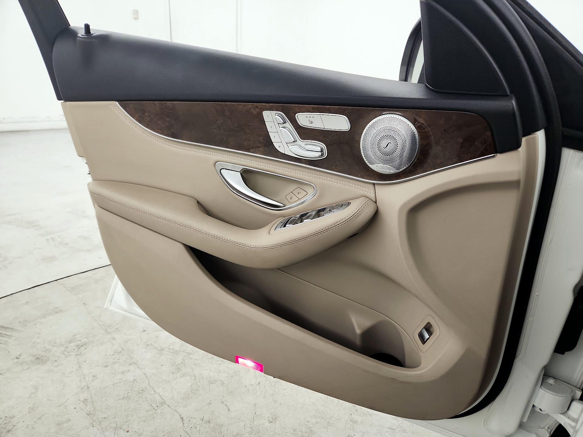 Thumbnail: 2015 Mercedes-Benz C-Class - 12