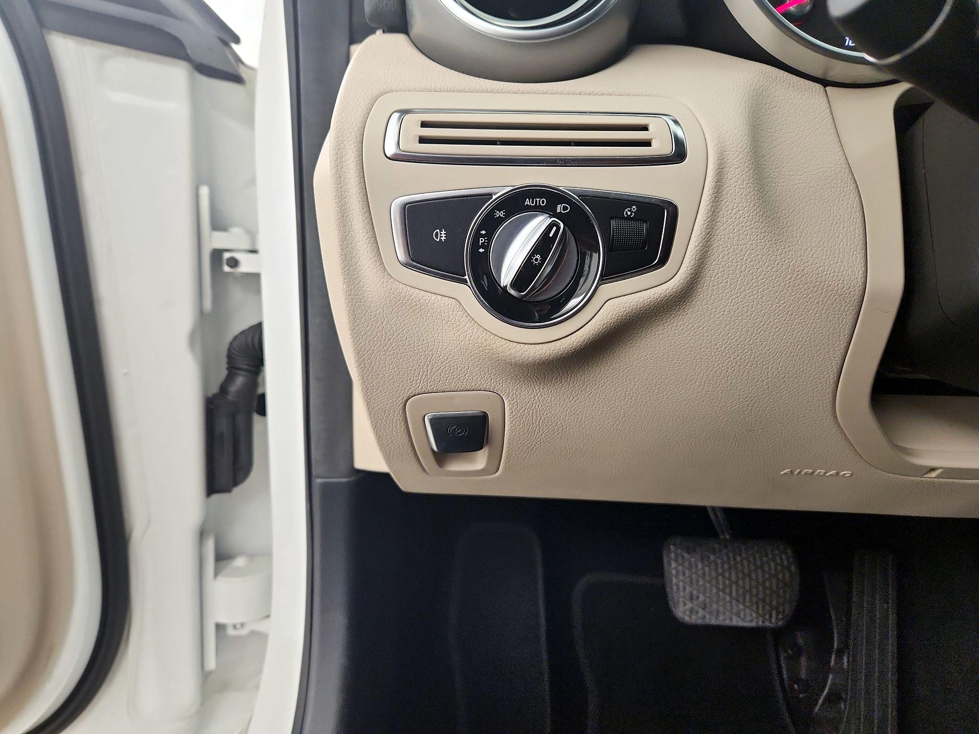 Thumbnail: 2015 Mercedes-Benz C-Class - 13