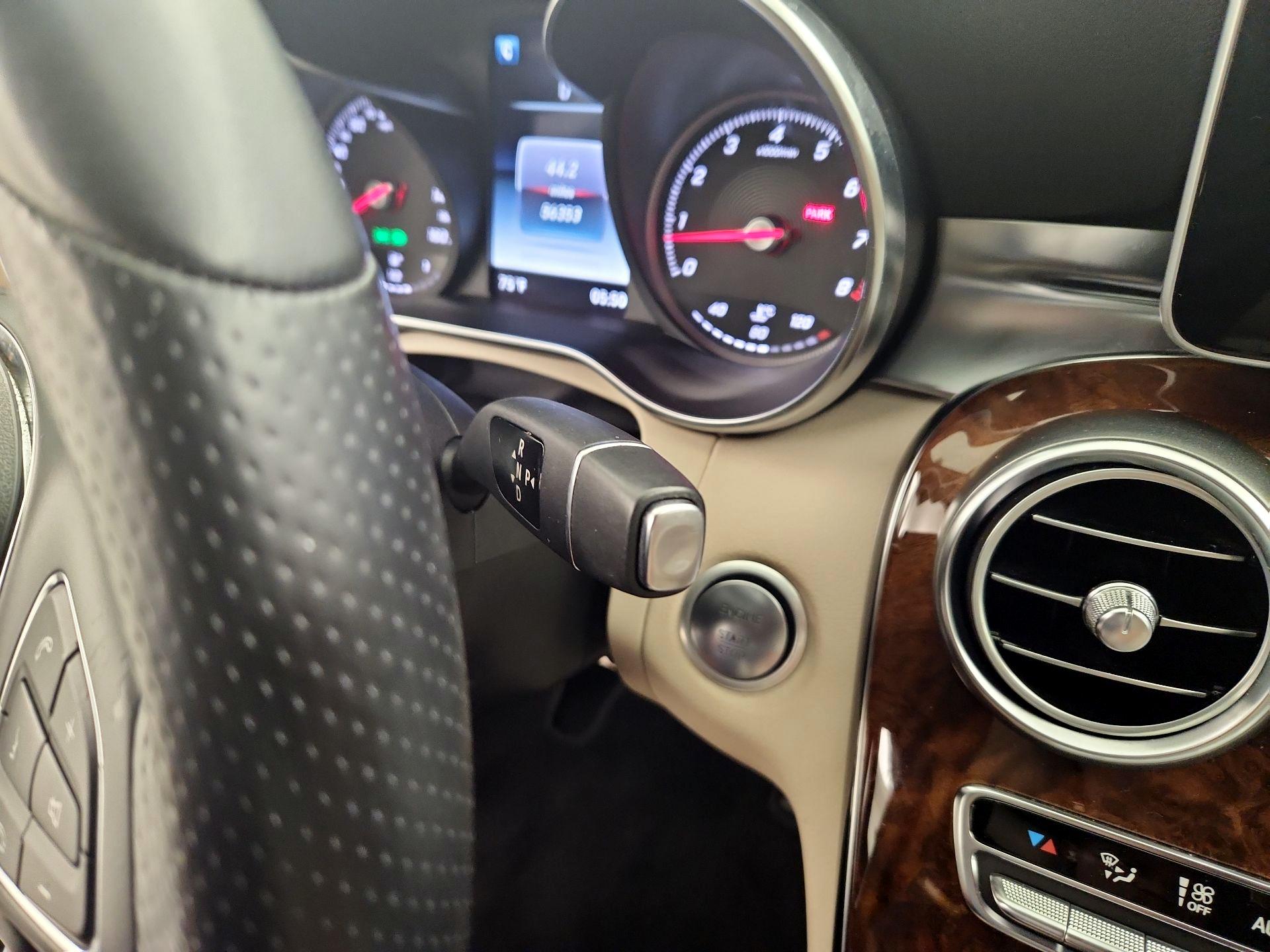 Thumbnail: 2015 Mercedes-Benz C-Class - 17