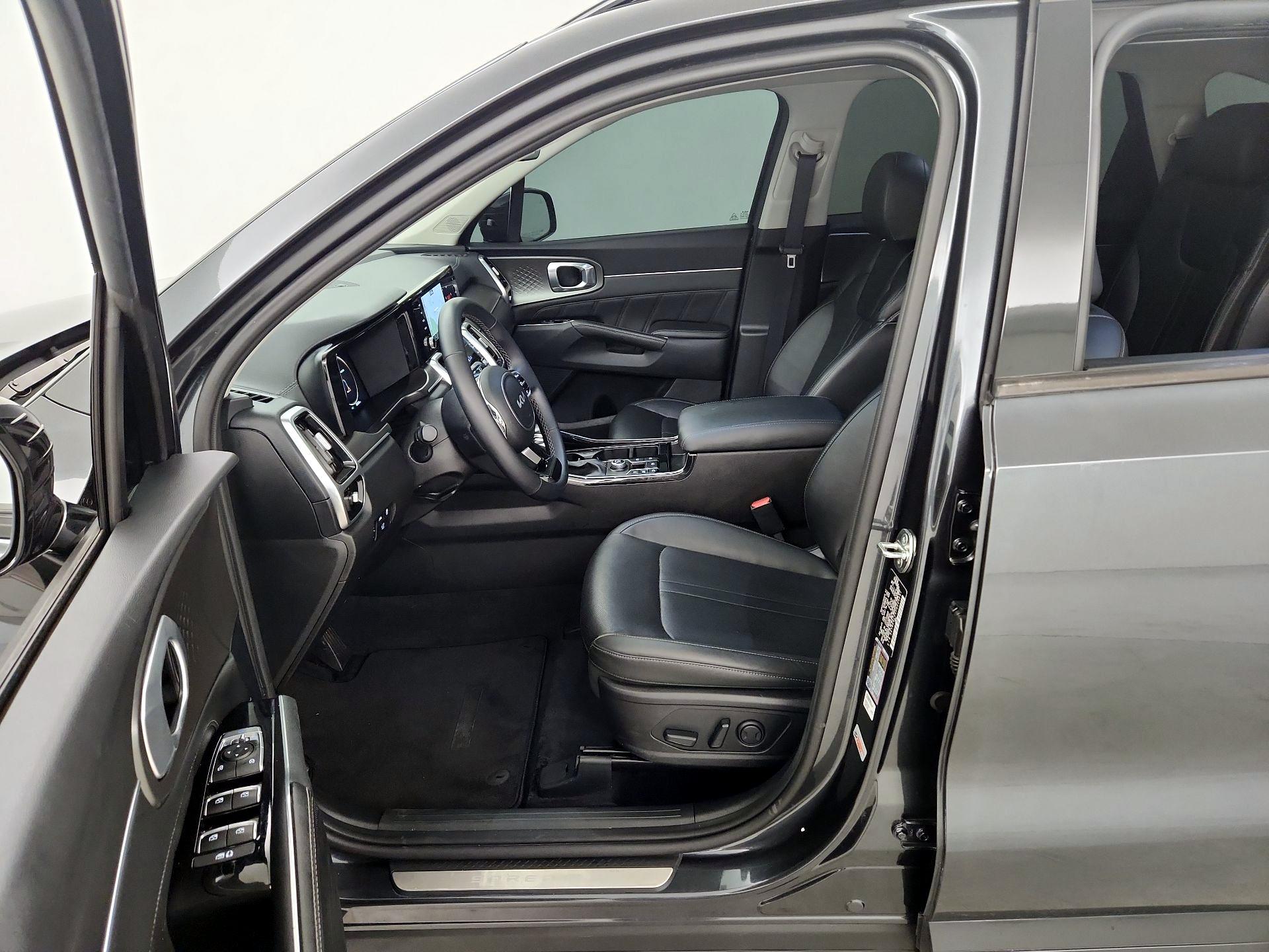 Thumbnail: 2023 Kia Sorento - 11