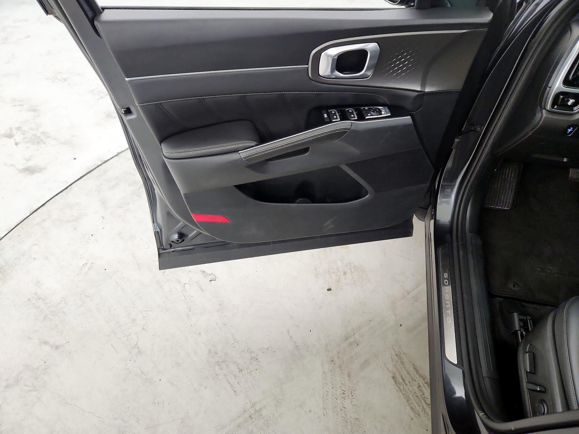 Thumbnail: 2023 Kia Sorento - 12