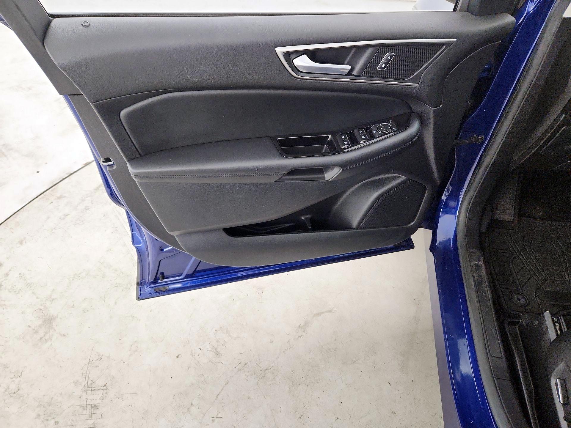 Thumbnail: 2015 Ford Edge - 12