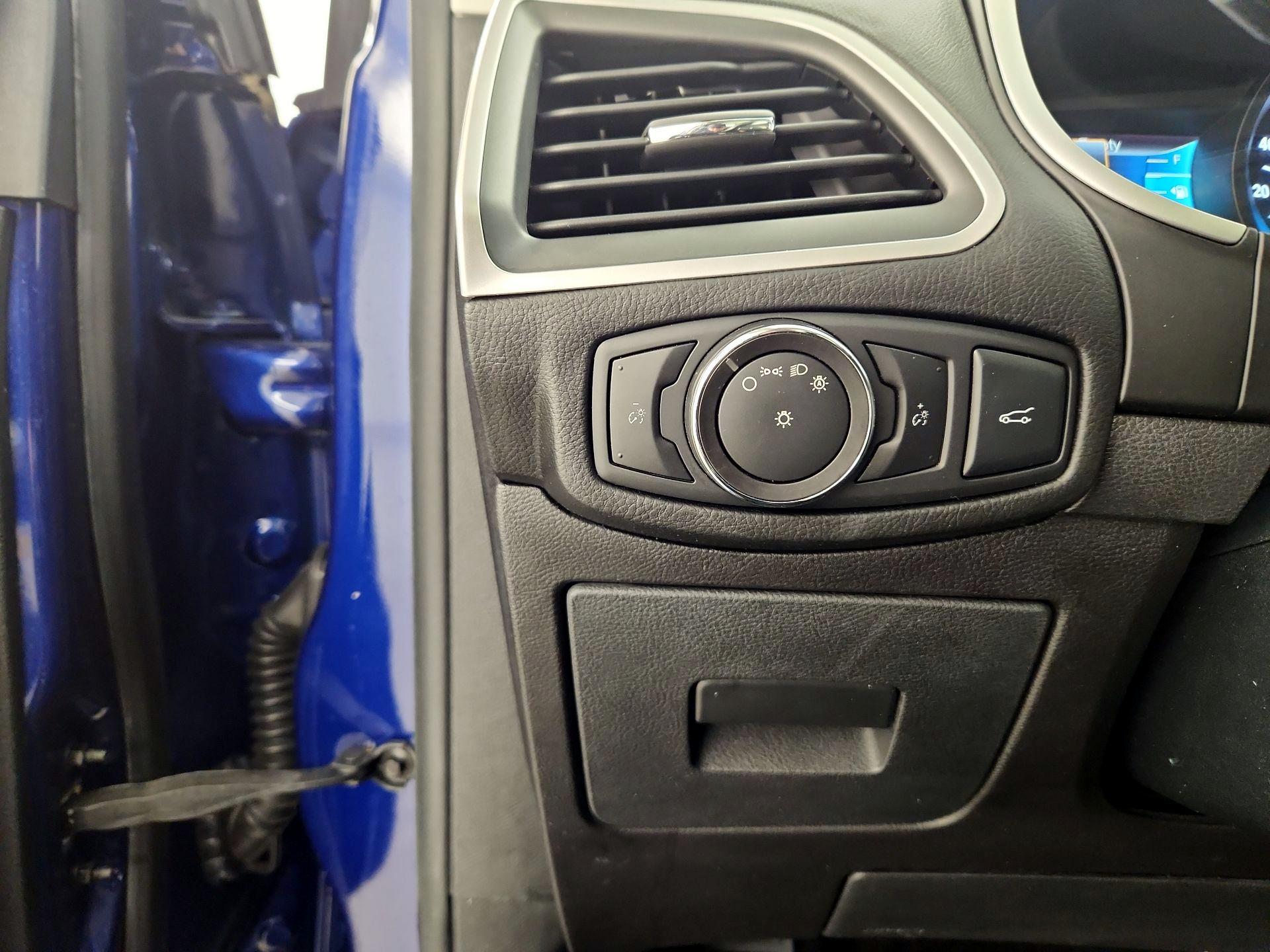 Thumbnail: 2015 Ford Edge - 13