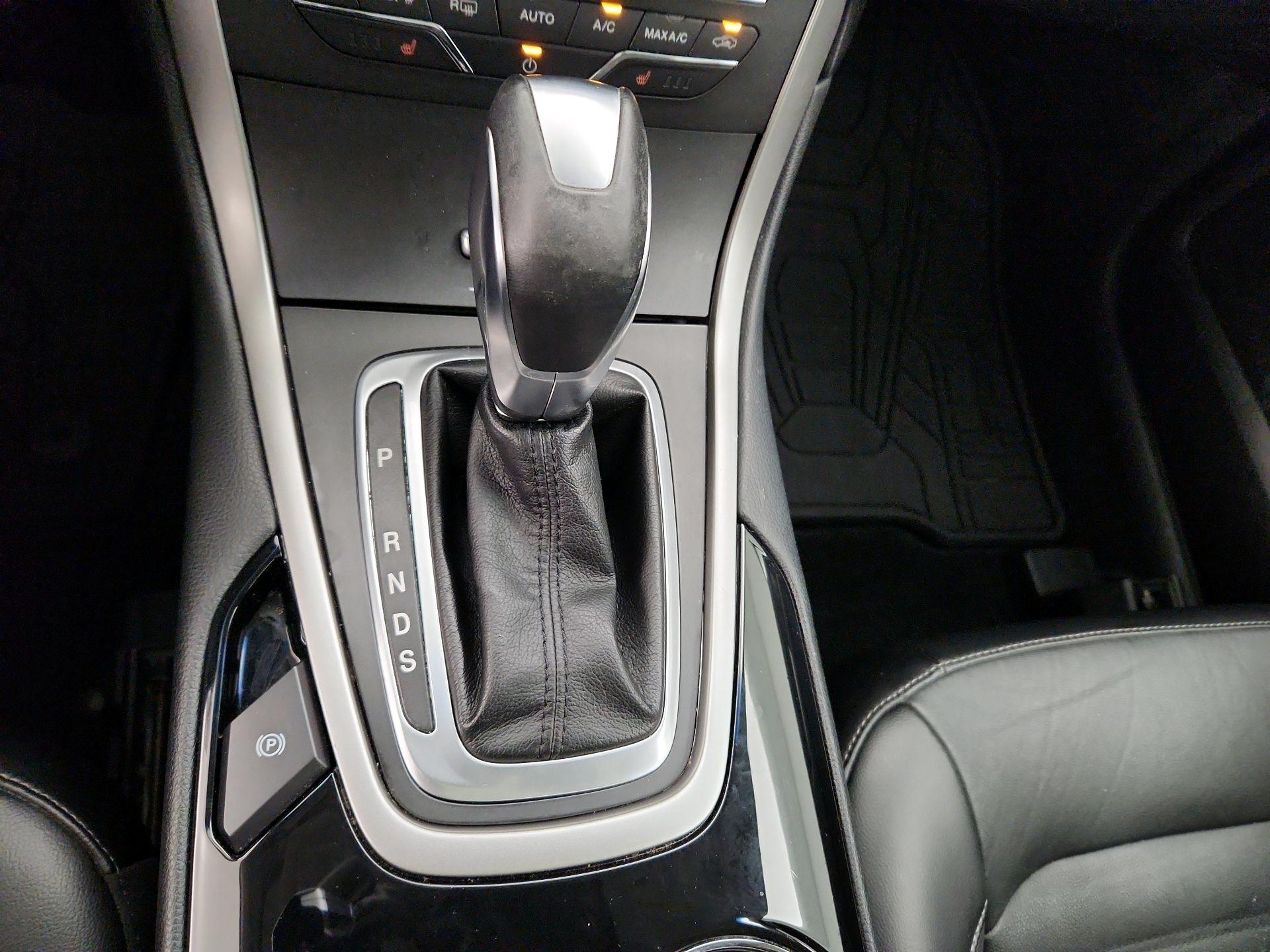 Thumbnail: 2015 Ford Edge - 18