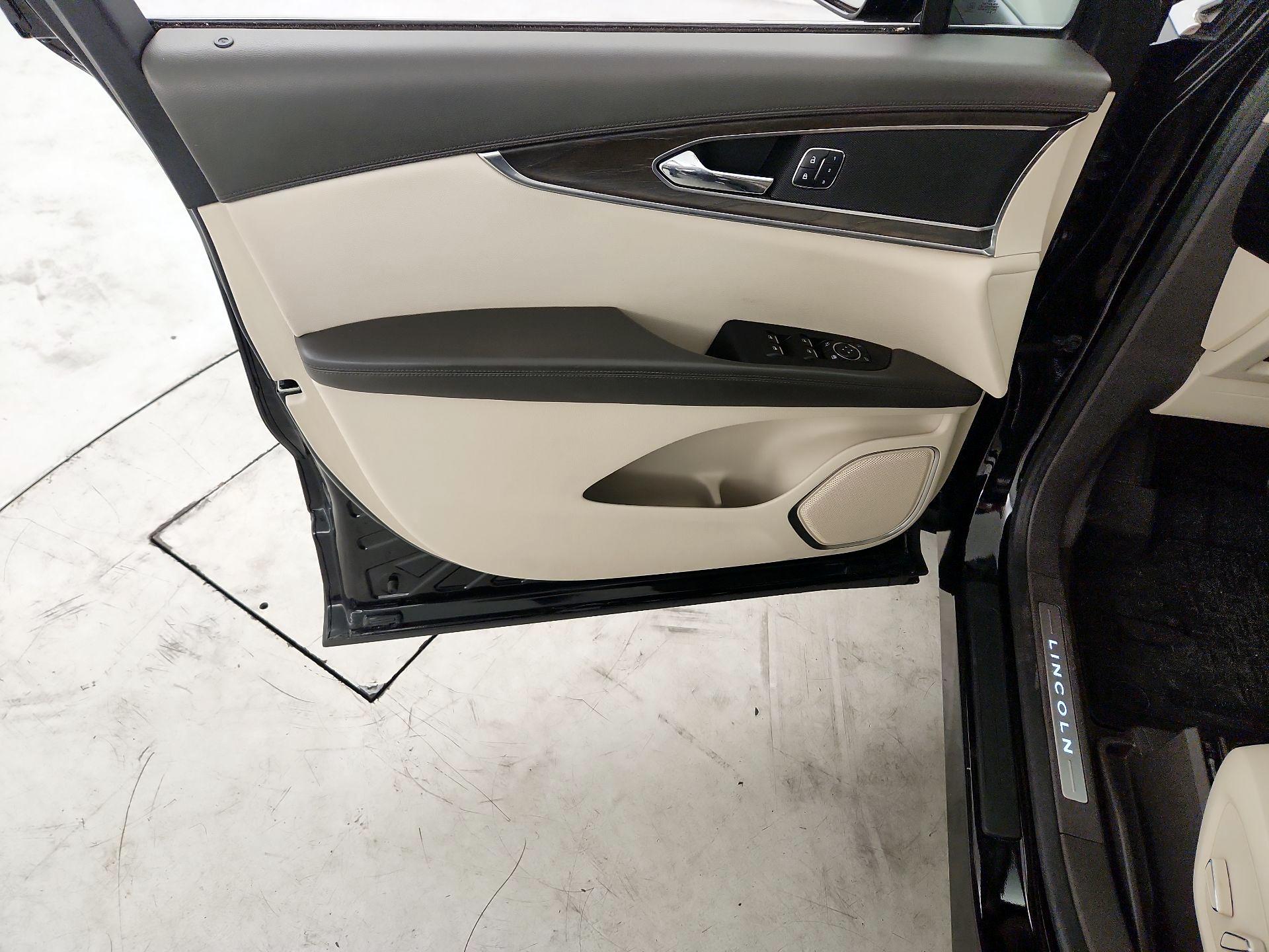 Thumbnail: 2017 Lincoln MKX - 12