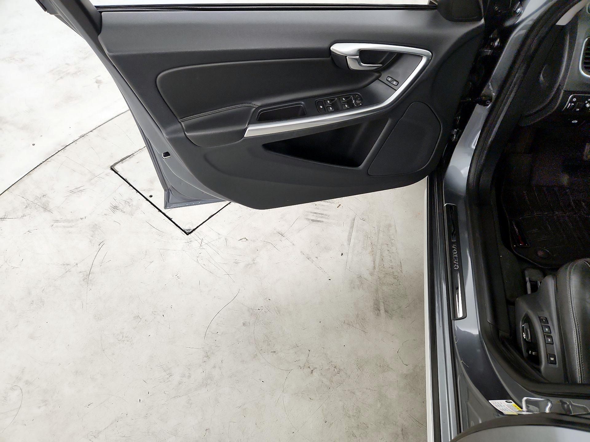 Thumbnail: 2018 Volvo S60 - 12