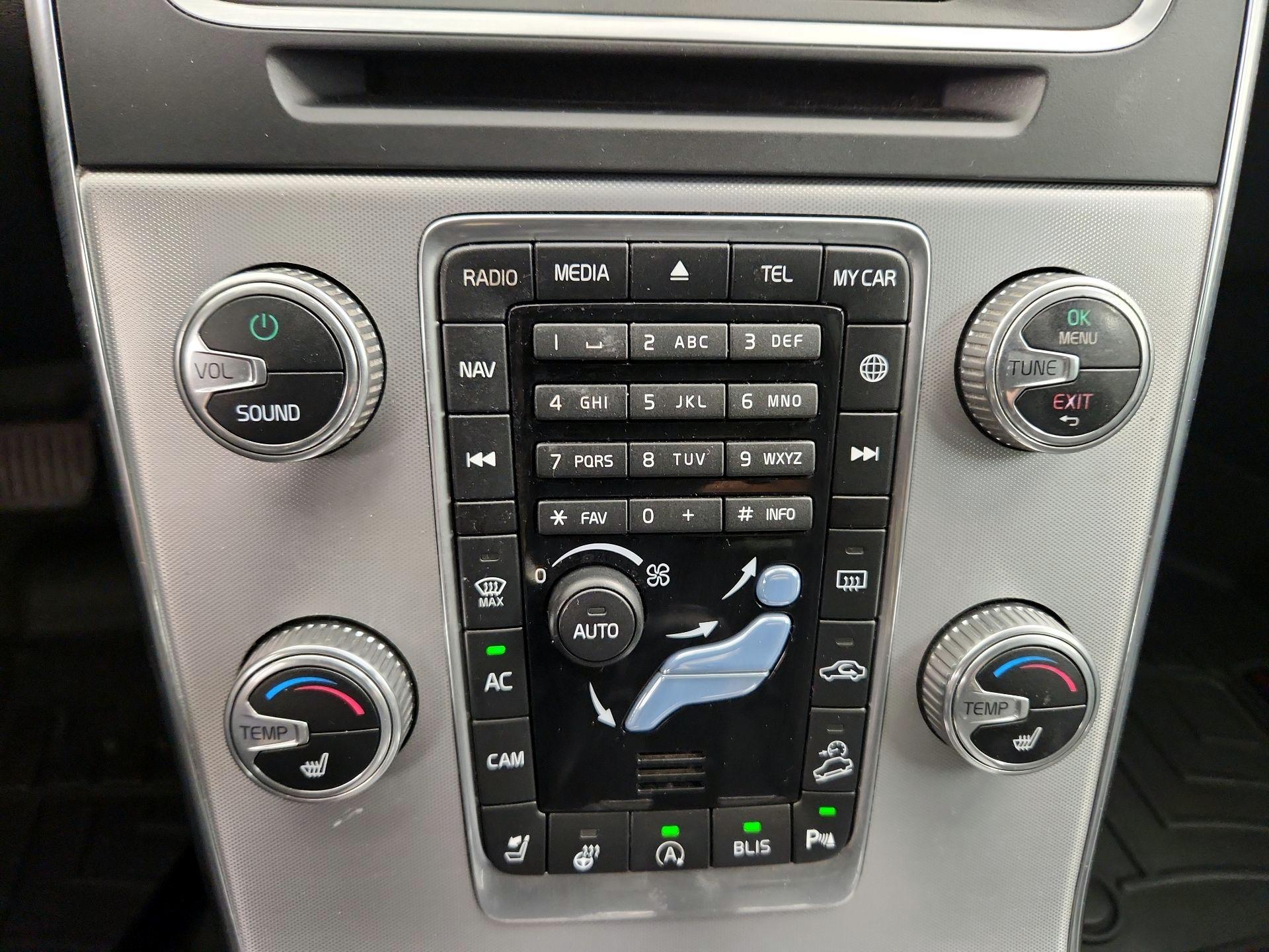 Thumbnail: 2018 Volvo S60 - 17