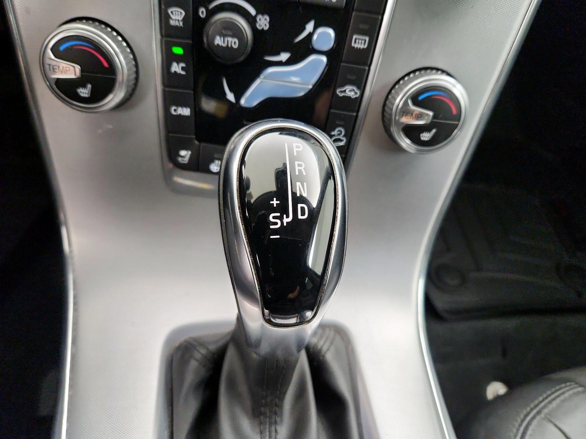 Thumbnail: 2018 Volvo S60 - 18