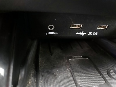 USB/AUX Ports