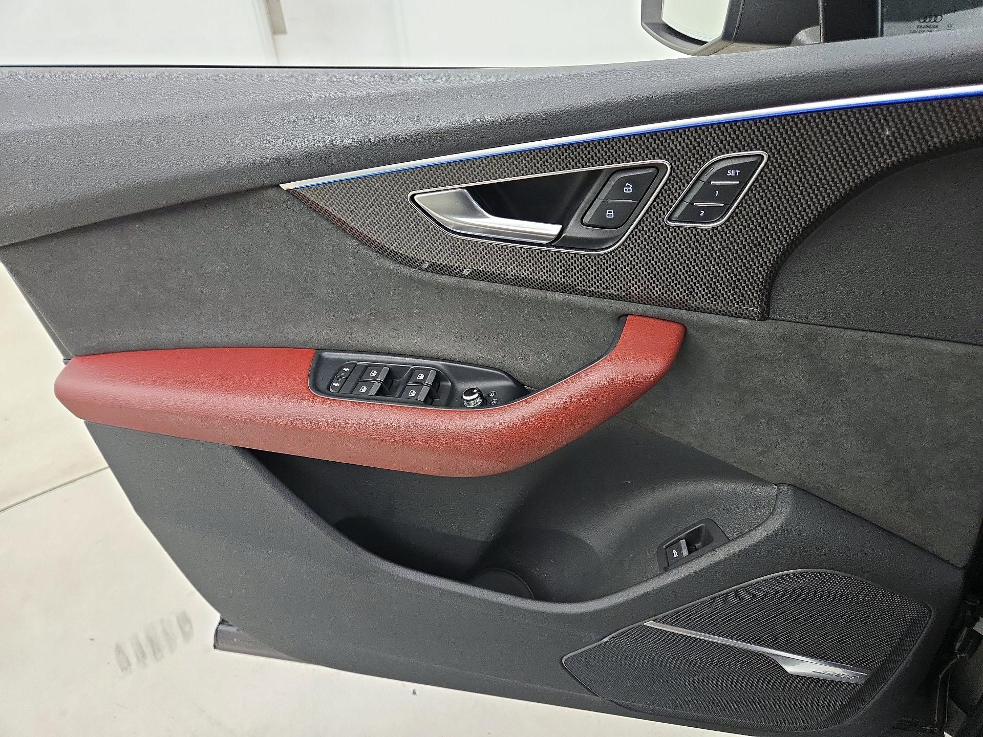 Thumbnail: 2020 Audi SQ7 - 12