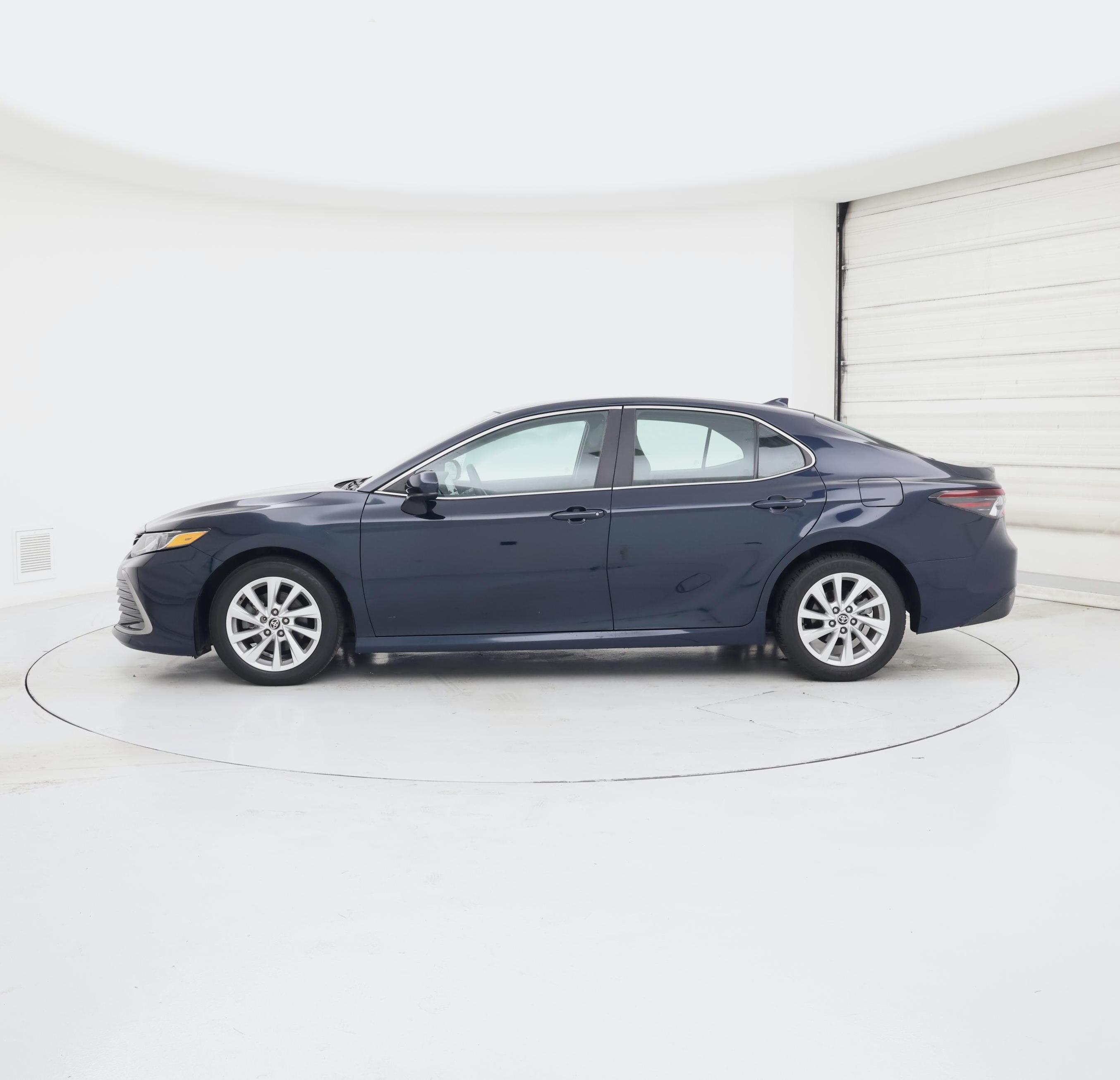 Thumbnail: 2021 Toyota Camry - 3