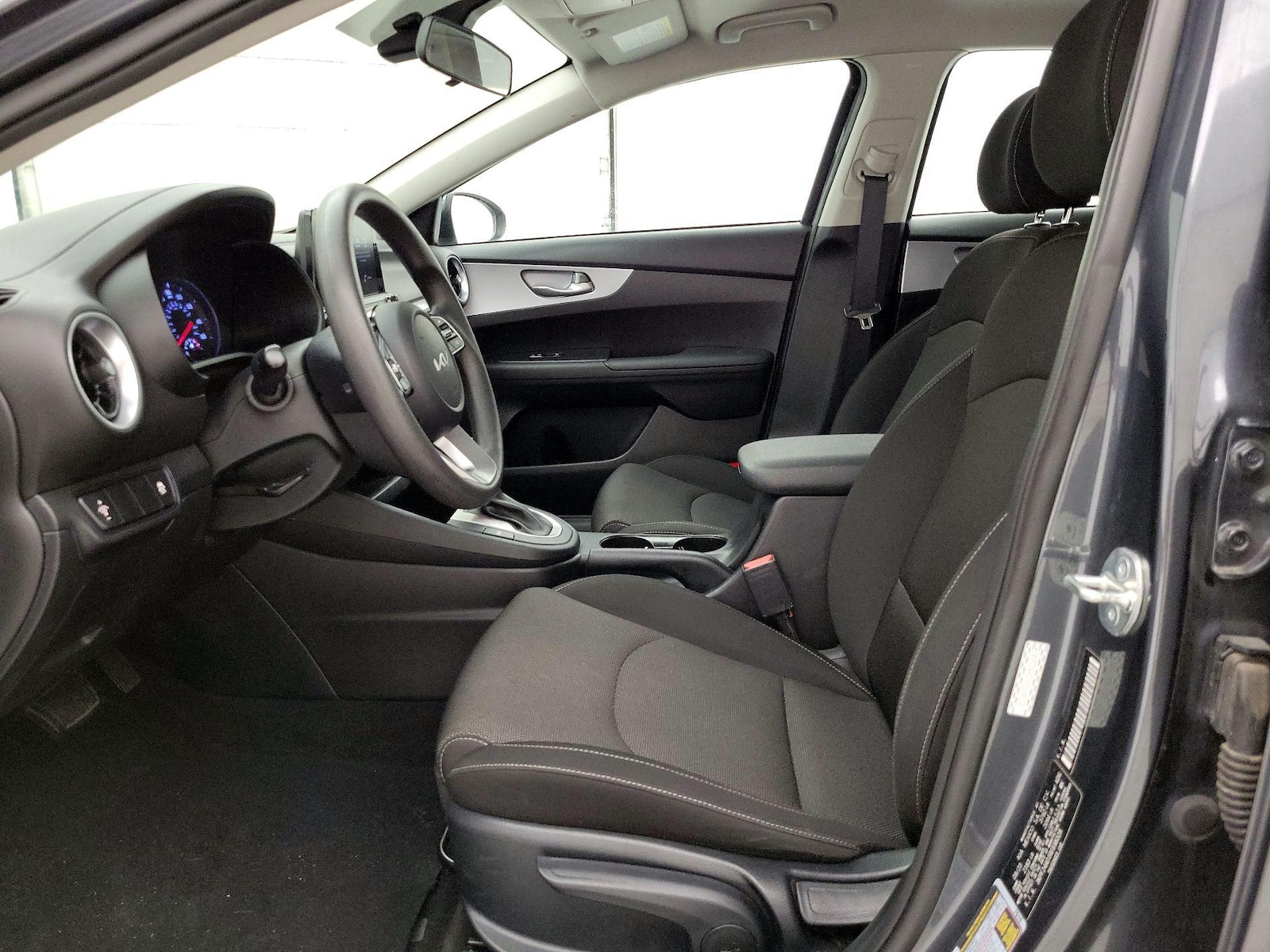 2024 Kia Forte LXS - Photo 12