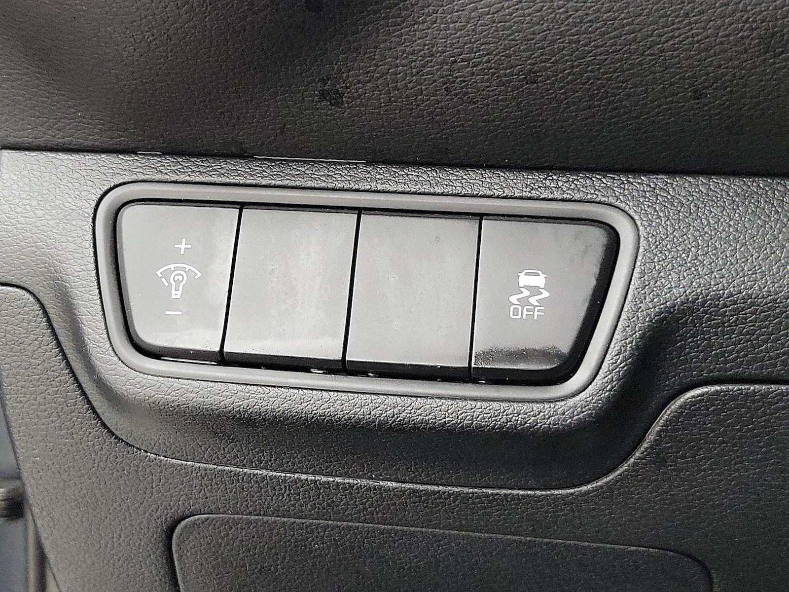 2024 Kia Forte LXS - Photo 14