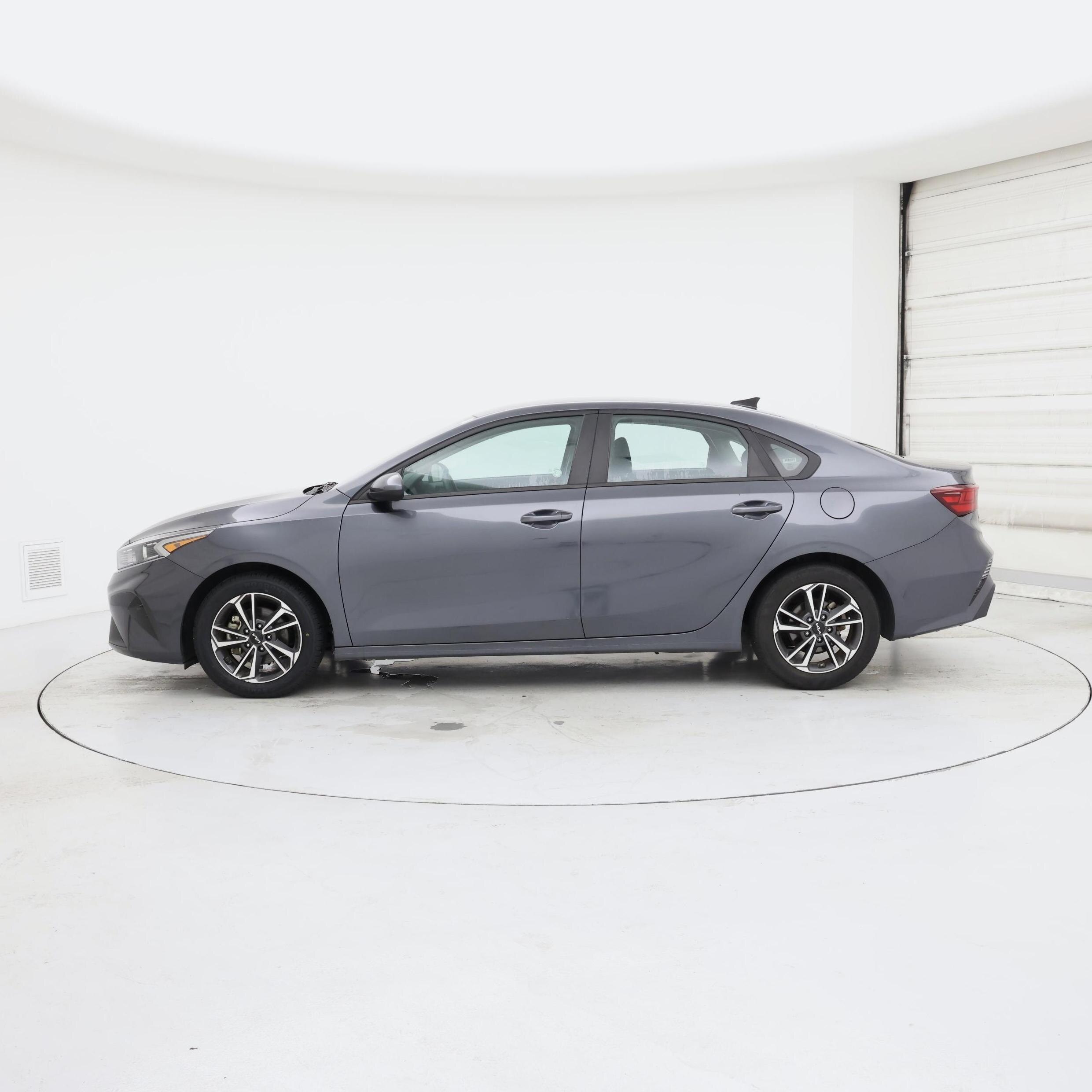 Thumbnail: 2024 Kia Forte - 3