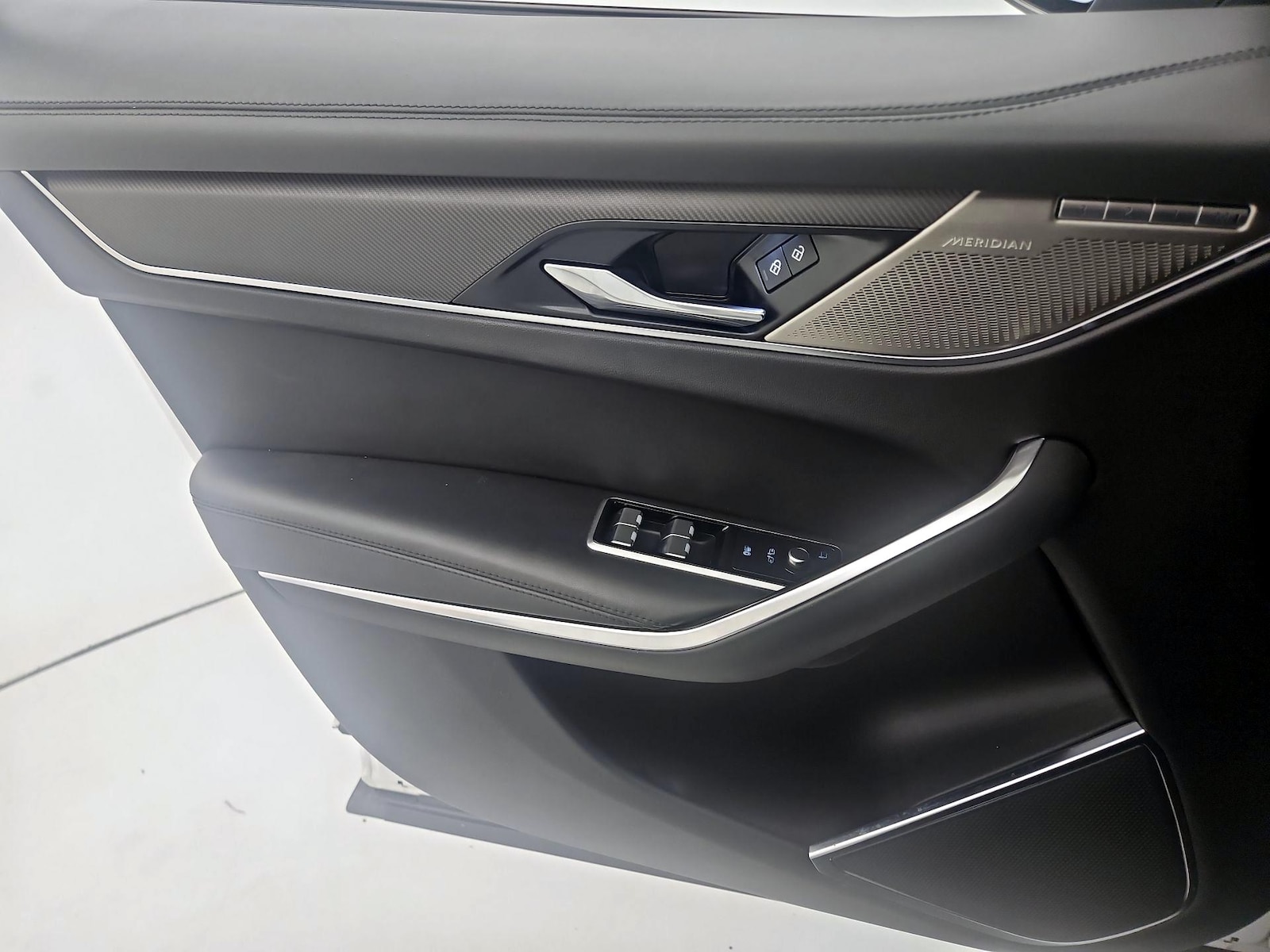 2022 Jaguar F-Pace SVR - Photo 13